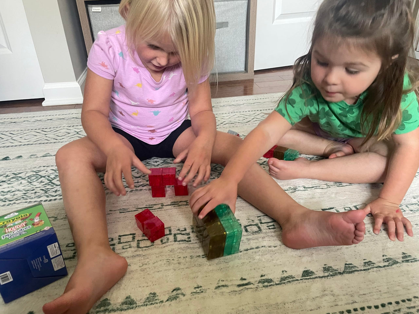 Crayola Holiday Magnetic PIP Cubes, Mini Magnetic Blocks Playset, STEM & Montessori Building & Educational Toys for Kids, Travel Toys for Boys
