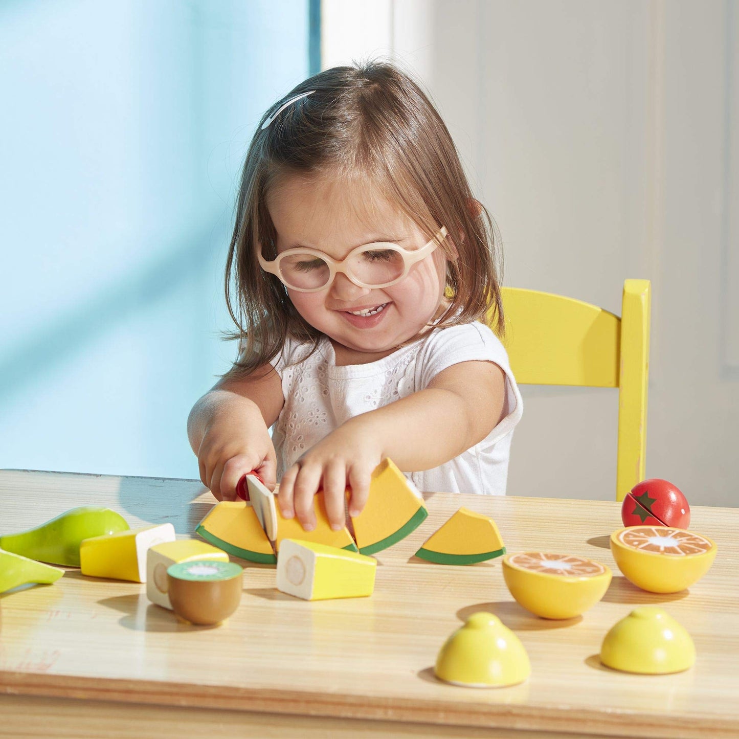 Melissa & Doug Wooden Cutting Fruit Toy Food Set & Pretend Play Kitchen Accessories, Preschool Learning Toys for Girls & Boys 3+