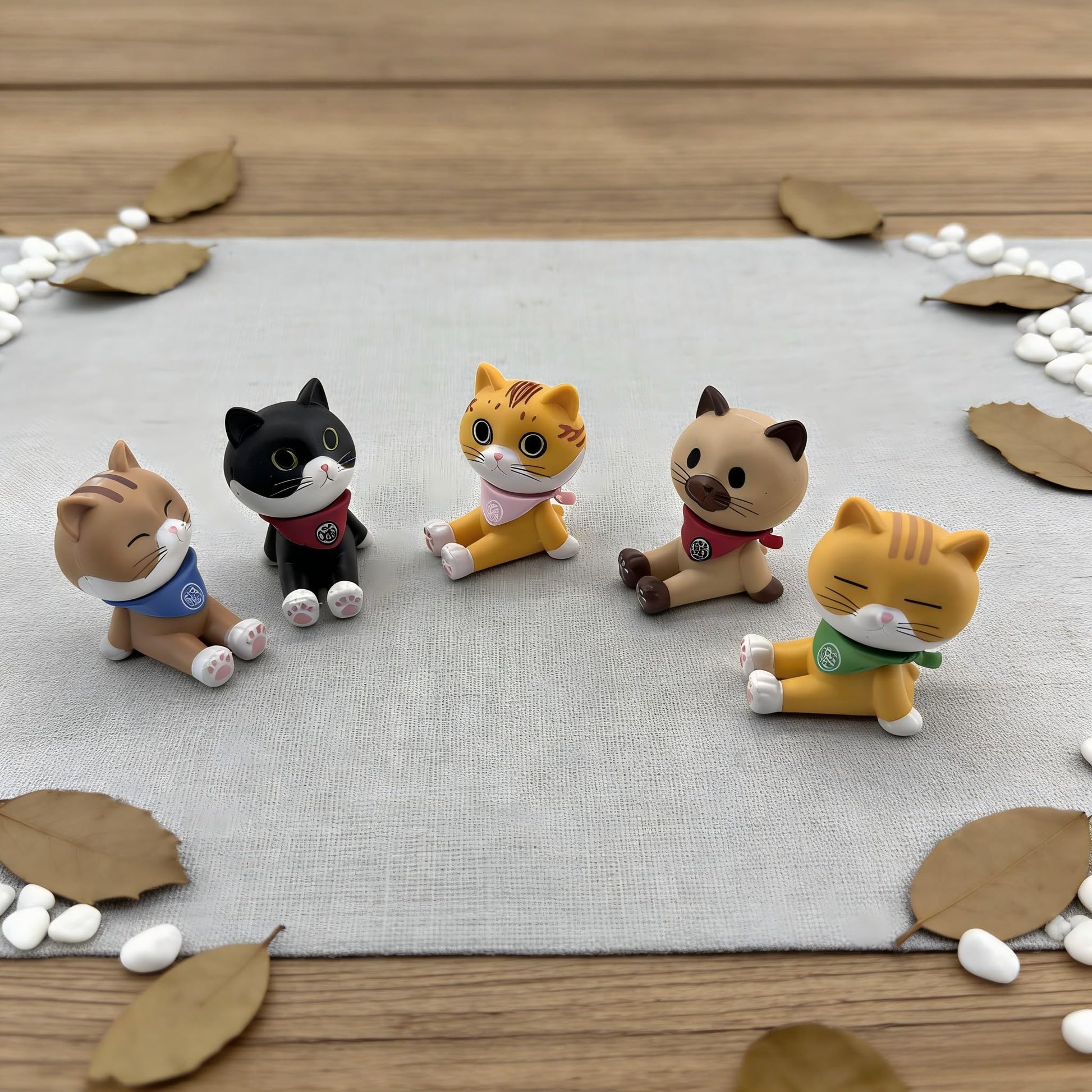 Fevoila 8 Pcs Mini Resin Cat Figurines, Realistic Kittens Collectible Figurines Realistic Cat Figures Cake Toppers Desktop Decor Christmas Birthday