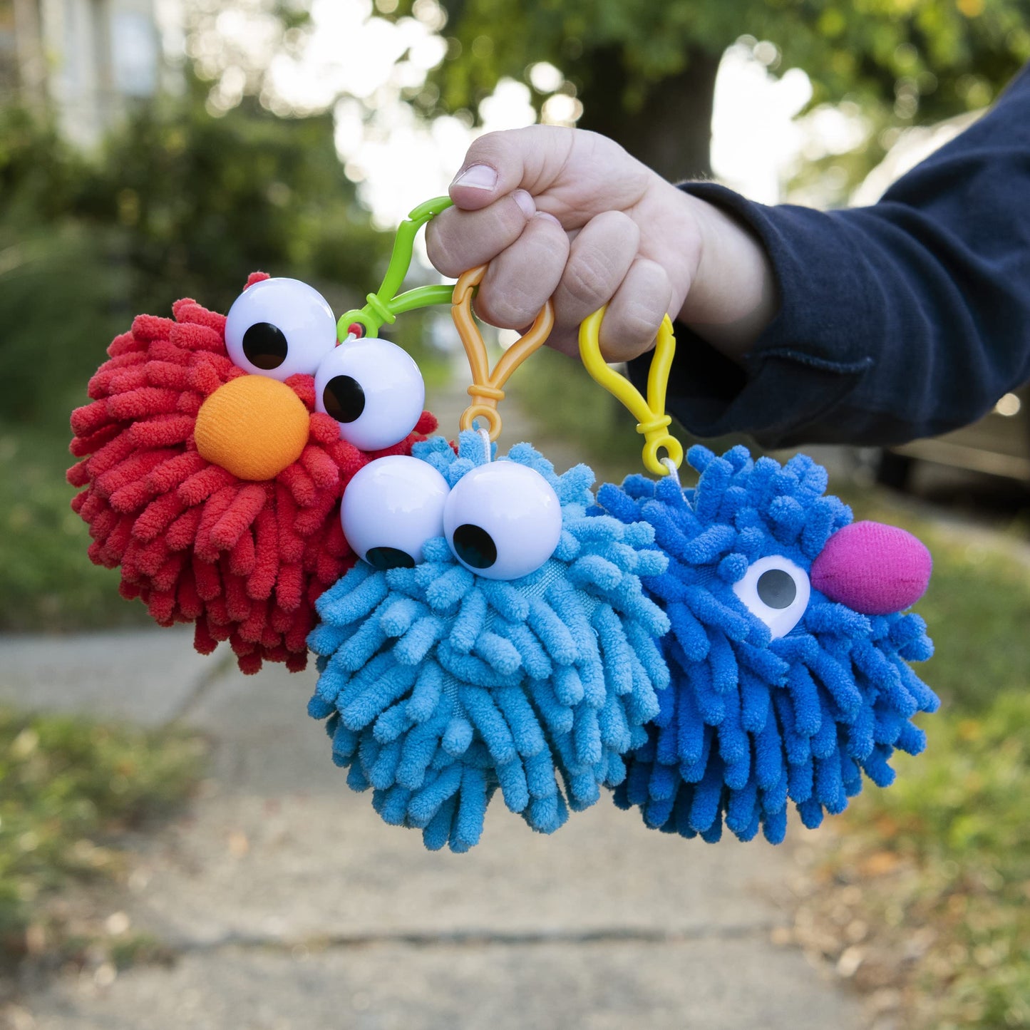 Spin Master 6058895 Plush Elmo Fuzzy Pom Backpack Clip, 2.5-inch Height