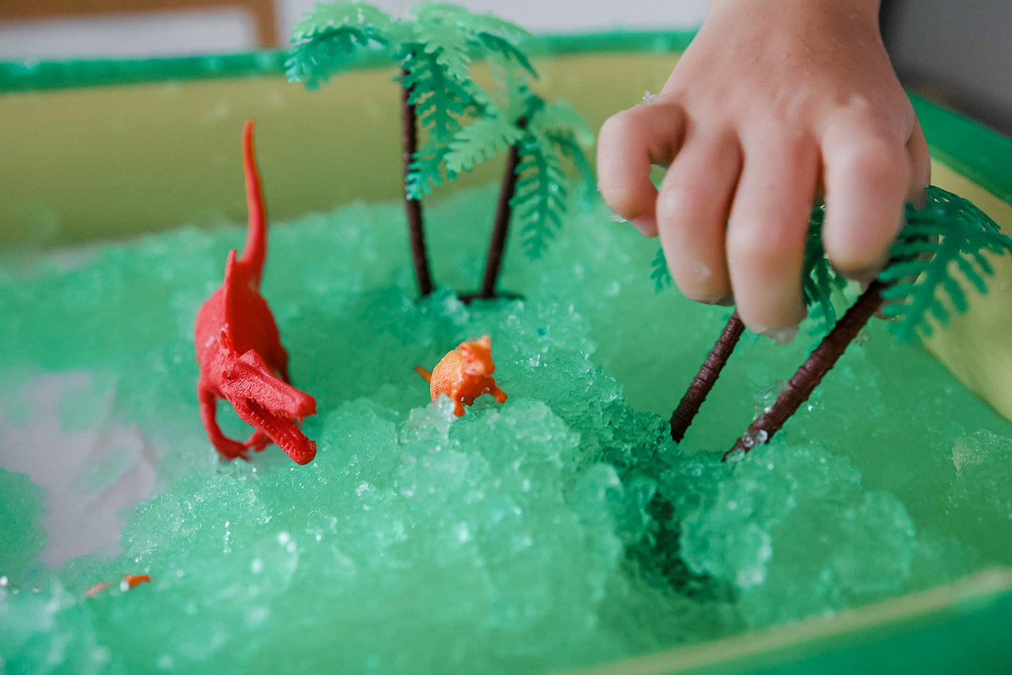 ZIMPLI Kids Gelli Adventures Dino Pack, 5 Use, 8 x Dinosaur Figures, Inflatable Tray, Imaginative Prehistoric Dinosaur Playset, Educational Science