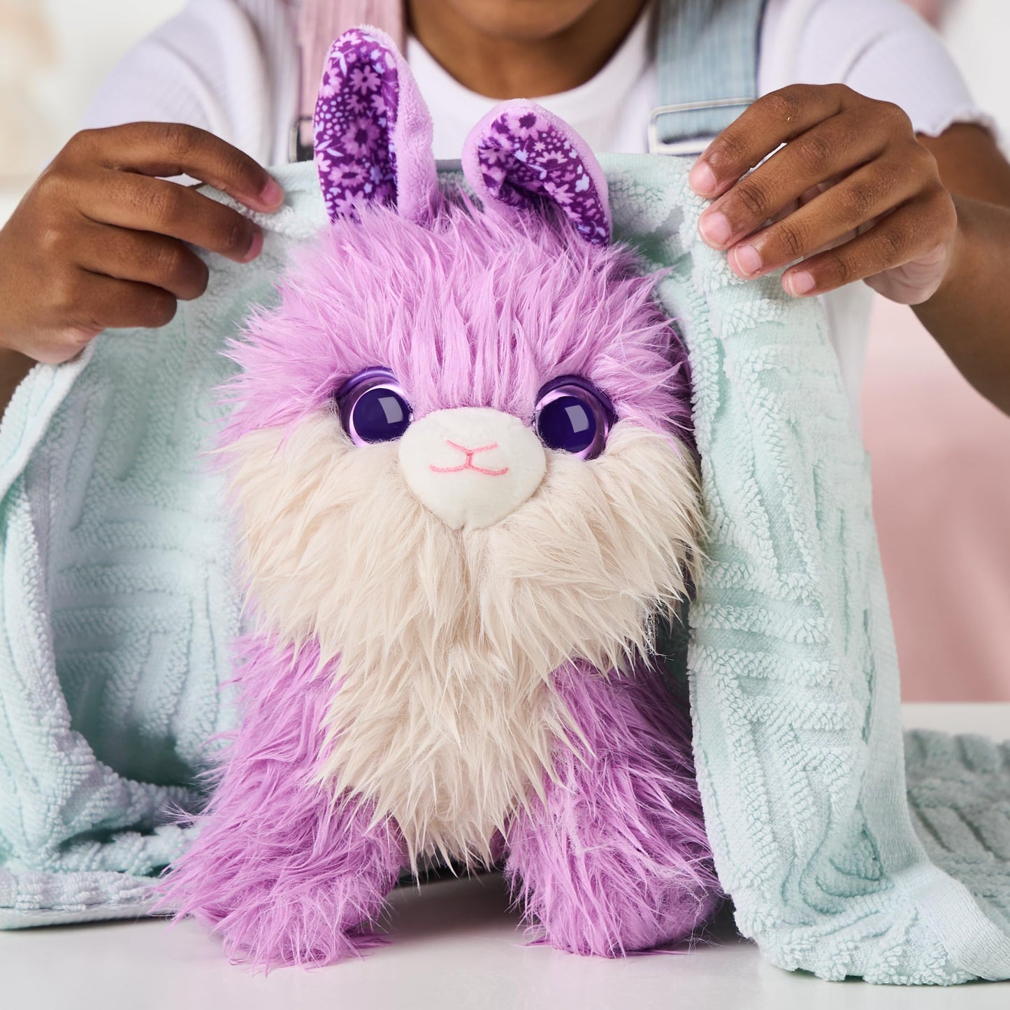 ScruffaLuvs 14cm Bunny Scruff Surprise Plush Toy with Magic Water Reveal + Deluxe Transport Box 29cm