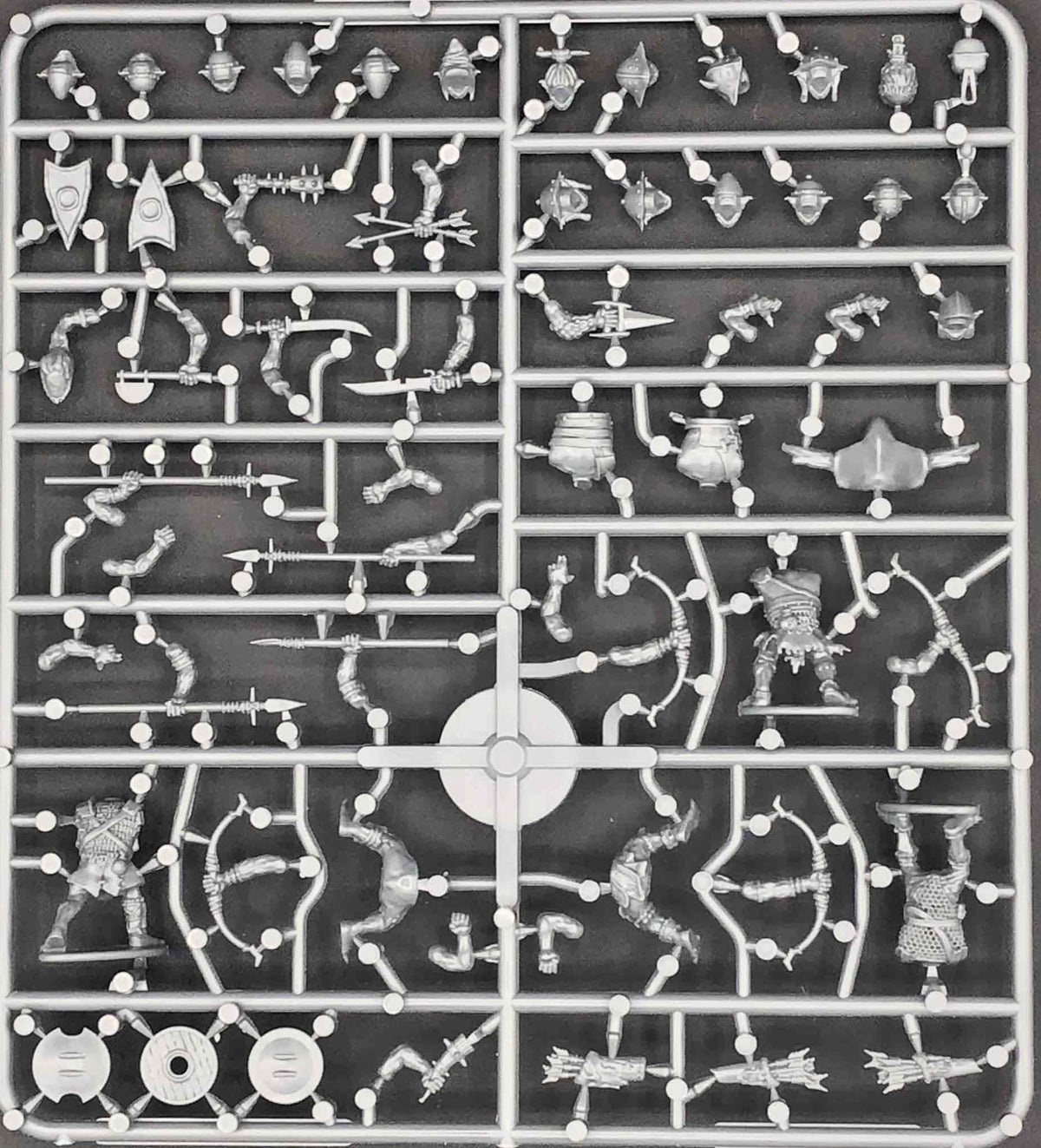 Classic Fantasy: Goblin Warband (30 Multi Part Hard Plastic 28mm Figures)…