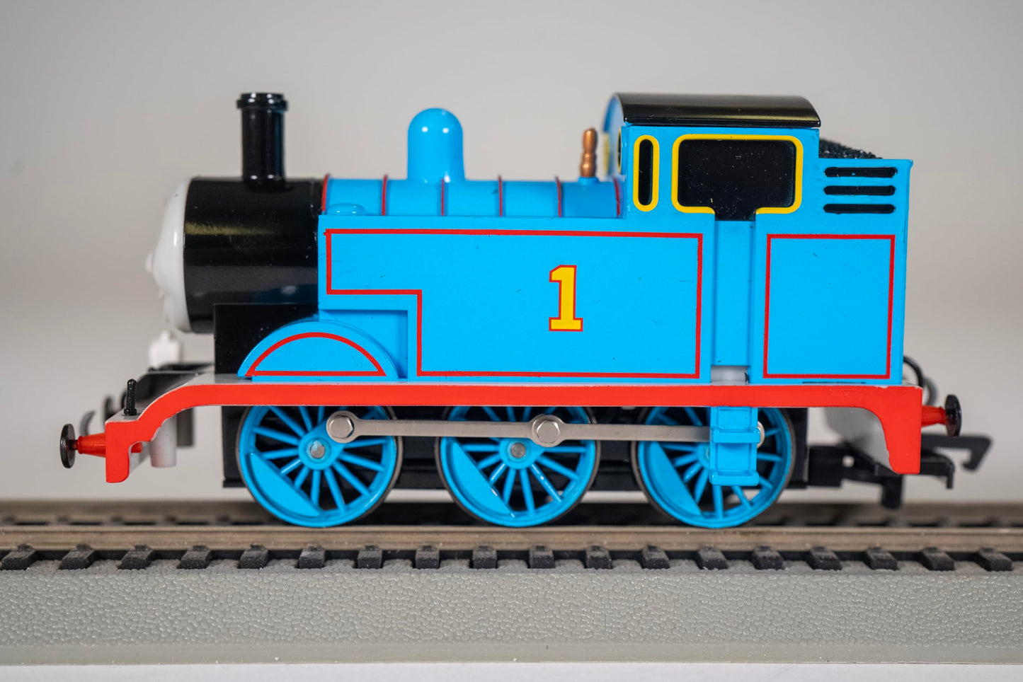 Bachmann Trains - THOMAS & FRIENDS THOMAS THE TANK ENGINE w/Moving Eyes - HO Scale