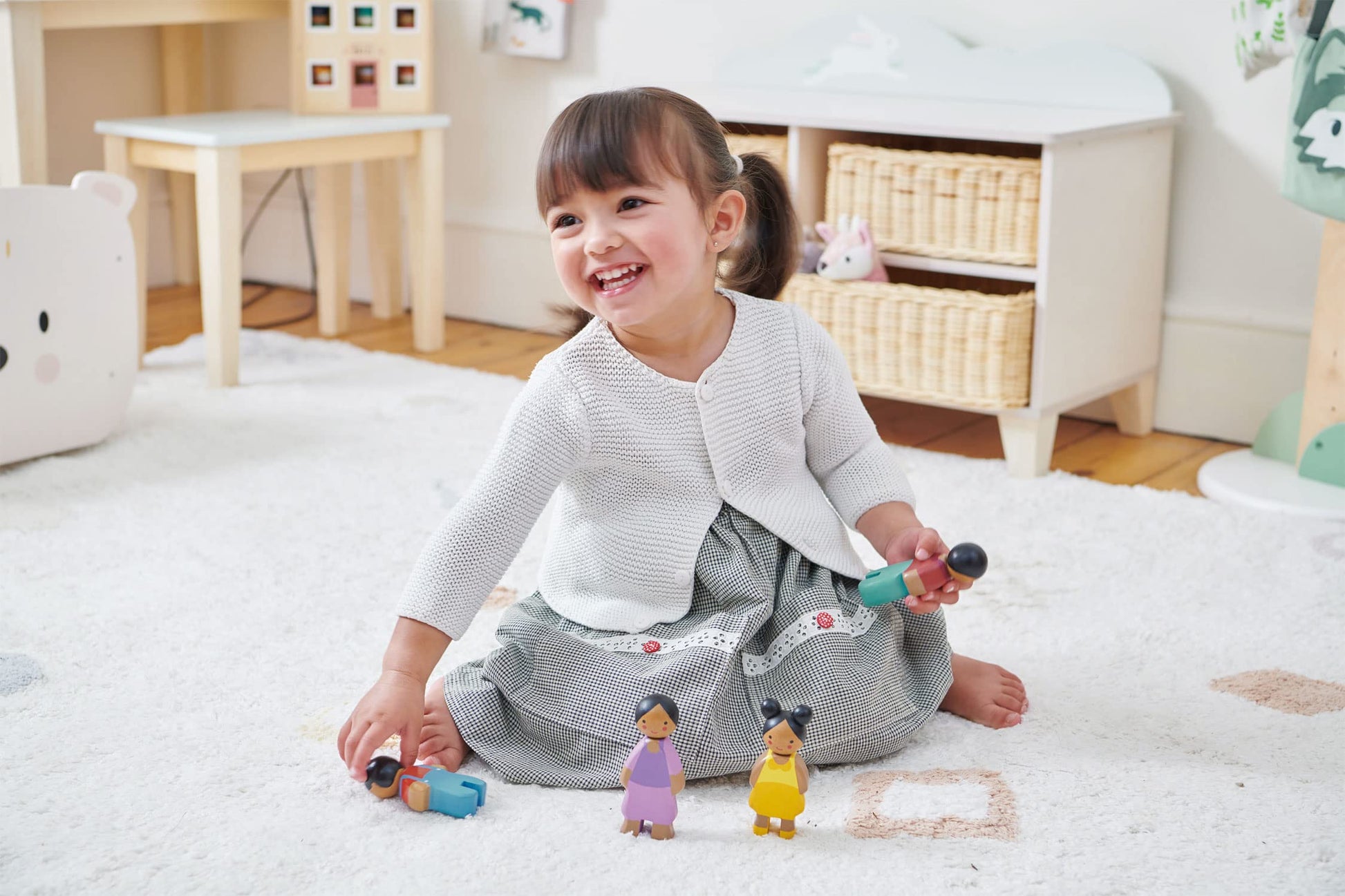 Tender Leaf Toys - Sunny Doll Family - Set of 4 Multicultural Wooden Dolls for Miniature Games and Doll House Play - Inspires Endless Imaginative Play