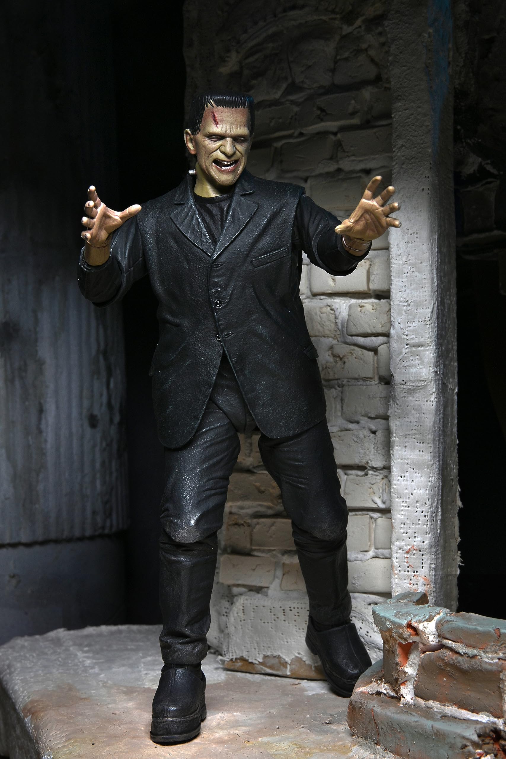 Universal Monsters - Ultimate Frankenstein's Monster (Color) 7” Scale Action Figure