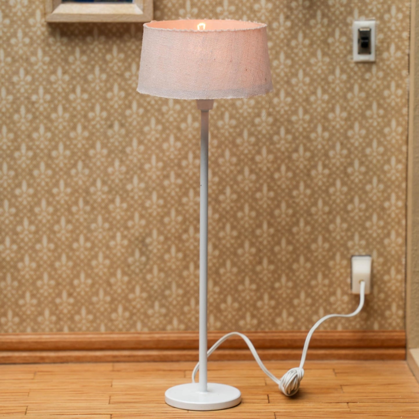 Waldosia 1:12 Scale Miniature Floor Lamp - 12 Volt w/Plug