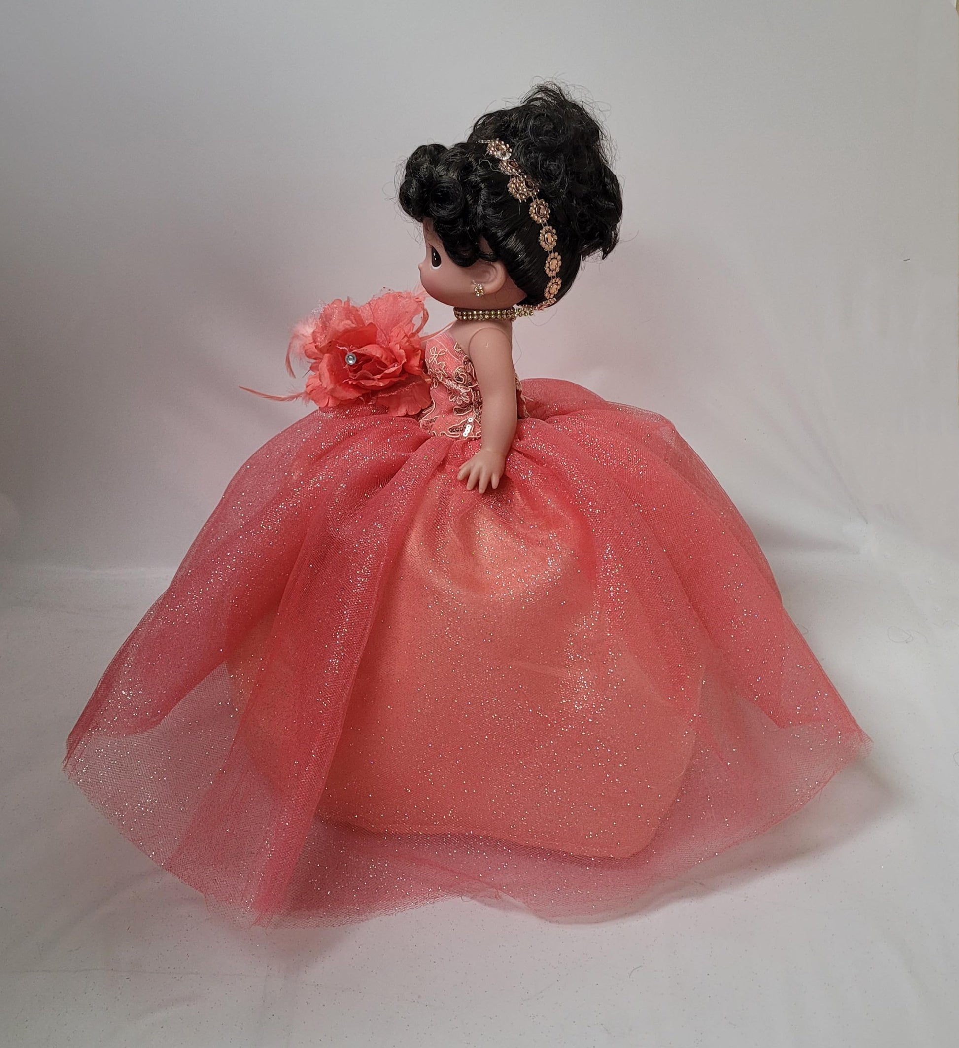 KINNEX COLLECTIONS SINCE 1997 17" Quinceañera Centerpiece Doll - Tulle Gown, Mis Quince Años Table Decoration & Keepsake ARC8421-20 (Flamingo)