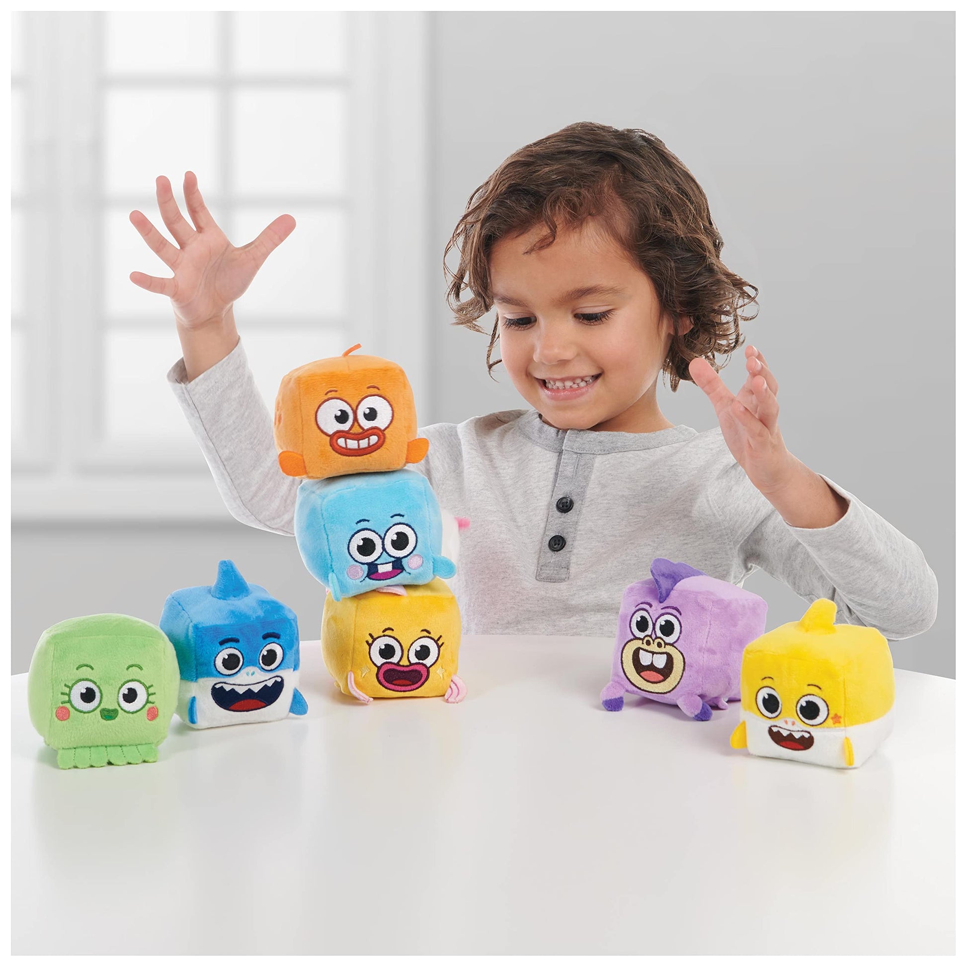 WowWee Baby Shark's Big Show! Song Cube - William The Goldfish Singing Plush Toy - Official Toys