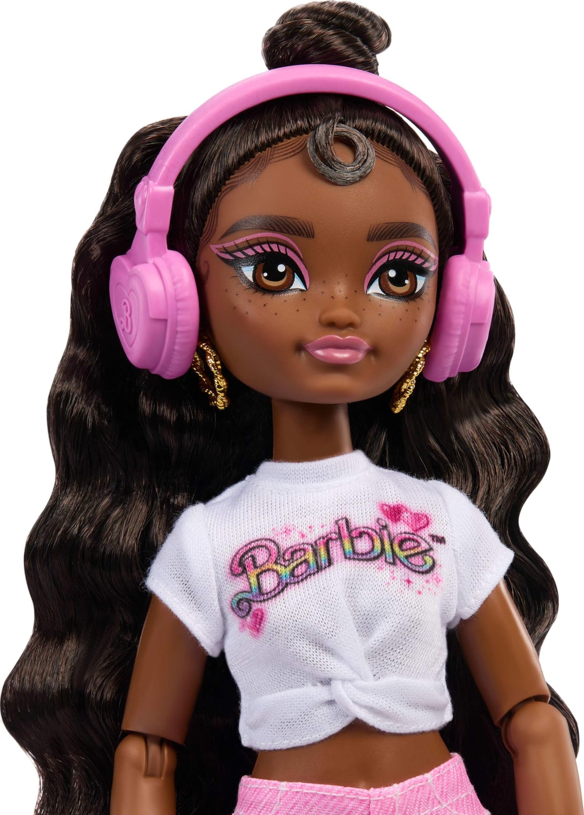 Barbie Dream Besties Doll and Accessories, Brooklyn” Posable Roller Skating Fashion Doll with Dark Brown Hair, 9Music & Video Themed Pieces