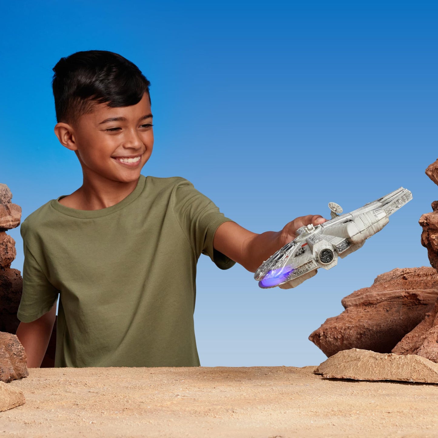 Star Wars Micro Galaxy Squadron Millennium Falcon - 9-Inch Assault Class Vehicle with Four 1-Inch Micro Figure Accessories