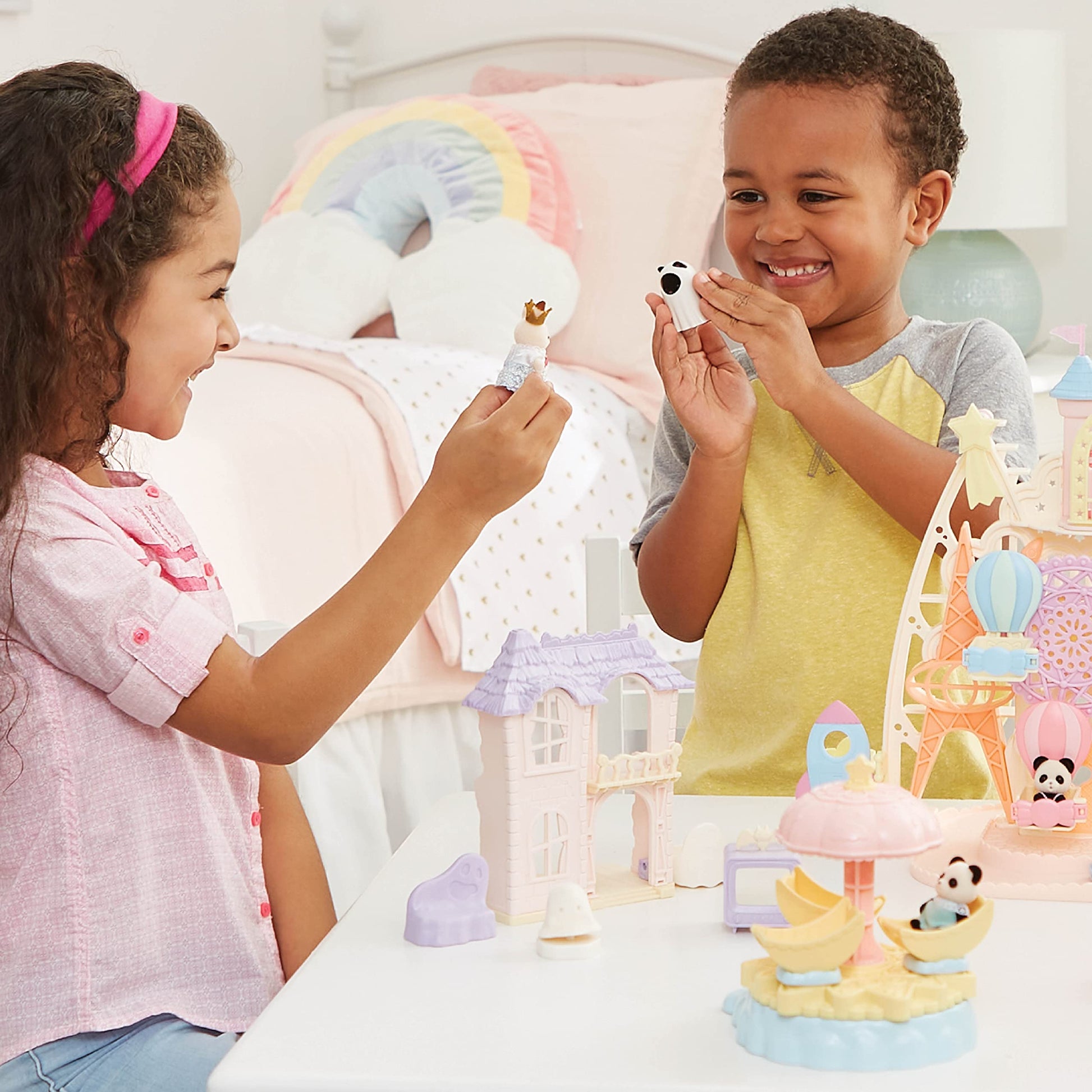 Calico Critters Spooky Surprise House, Dollhouse Playset with Collectible Doll Figures Included