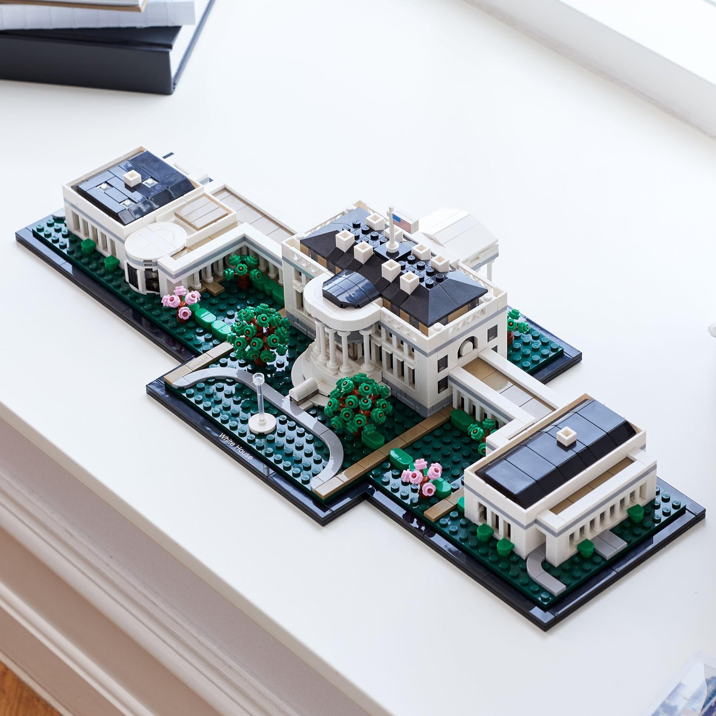 LEGO Architecture Collection: The White House 21054 - Model Building Kit, Creative Set for Adults and Teens, Energizing DIY Project, Iconic