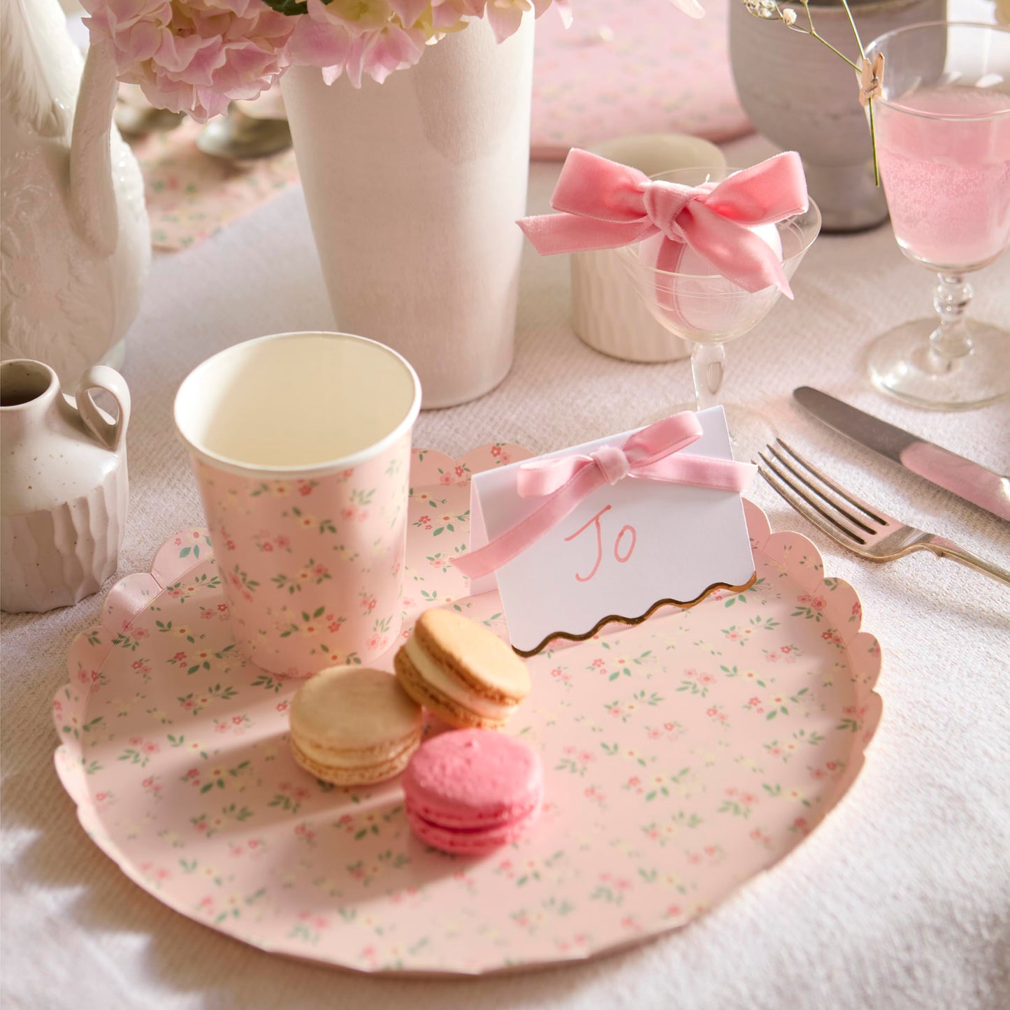 Meri Meri Floral Paper Plates (Pack of 8), Floral Disposable Plates for Party, Scalloped Edge, 2 Sizes (Dinner and Side)