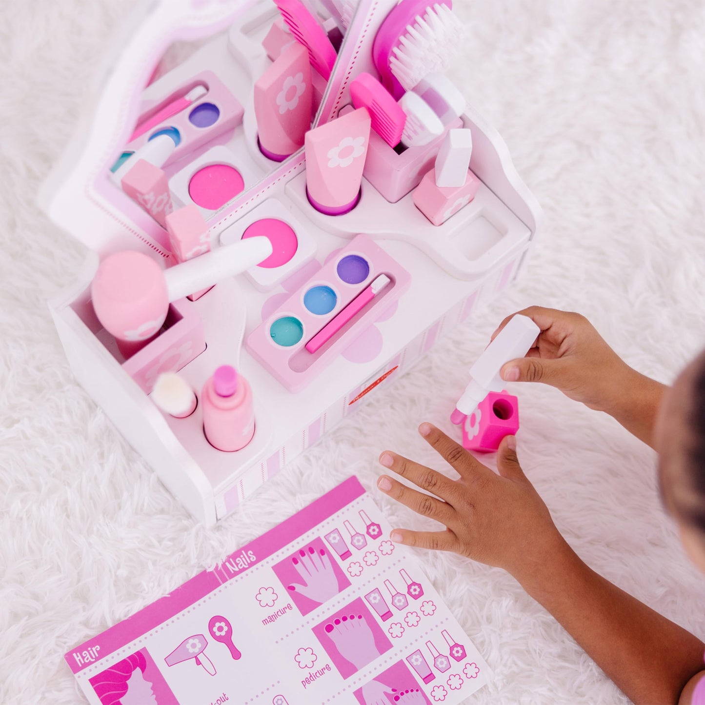Melissa & Doug Wooden Beauty Salon Play Set, 18-Piece Vanity with Pretend Play Toys, Makeup, Mirror, Accessories & More, Preschool Toys for Girls &