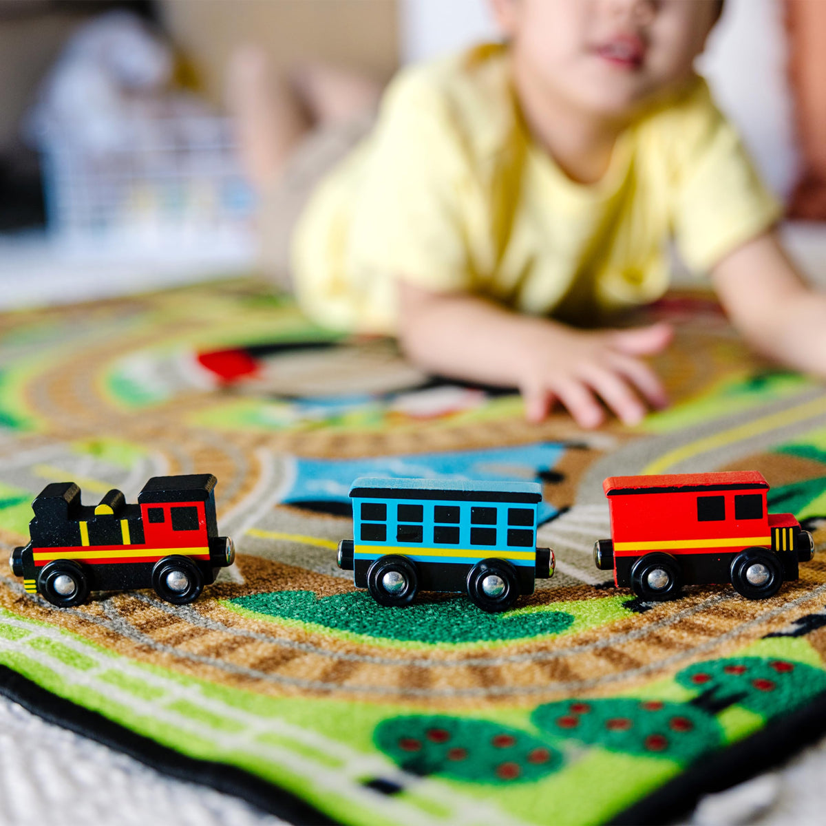 Melissa & Doug Round the Rails Train Rug with 3 Linking Wooden Train Cars (39 x 36 inches)
