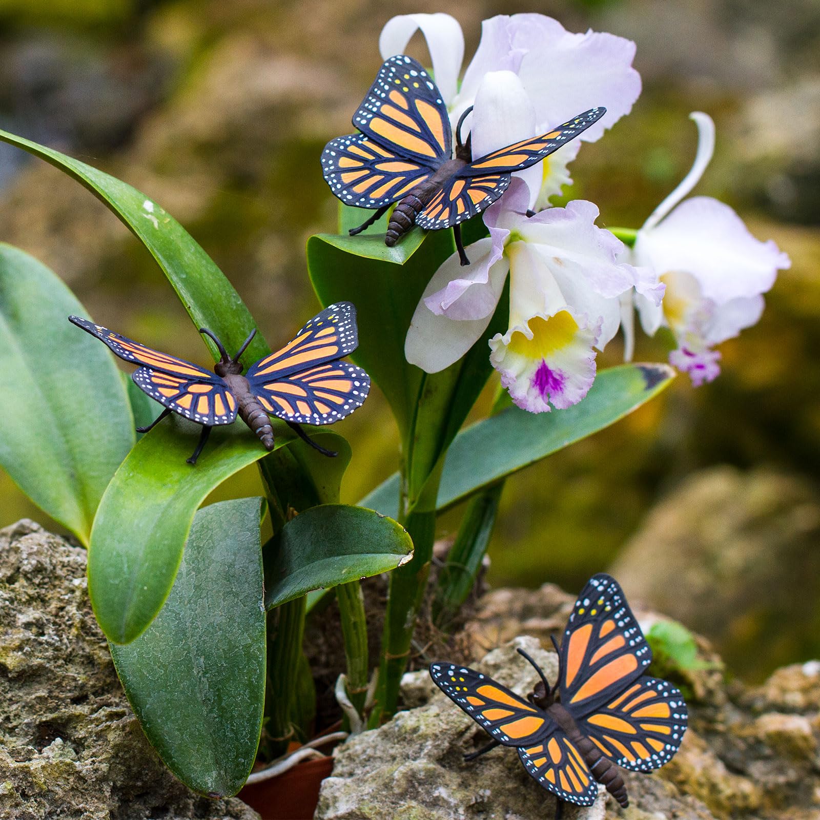 Safari Ltd. Monarch Butterfly Figurine - Realistic 4.5" Insect Figure - Educational Toy for Boys, Girls, and Kids Ages 3+