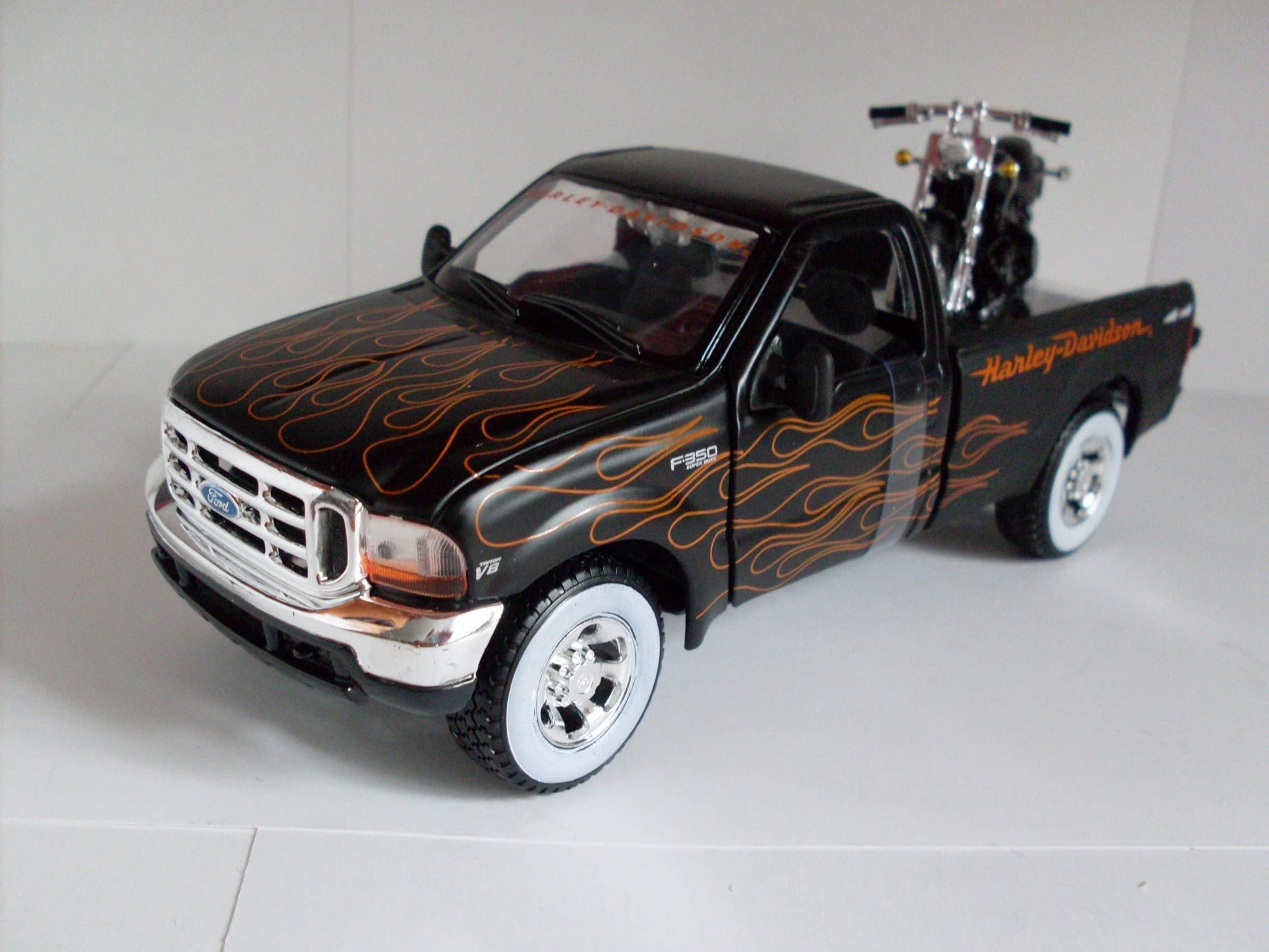 Maisto - 32181bk - Vehicle Miniature - Model Harley Davidson 1936 - Scale 1: 24 Scale - Ford F 350 Super Duty