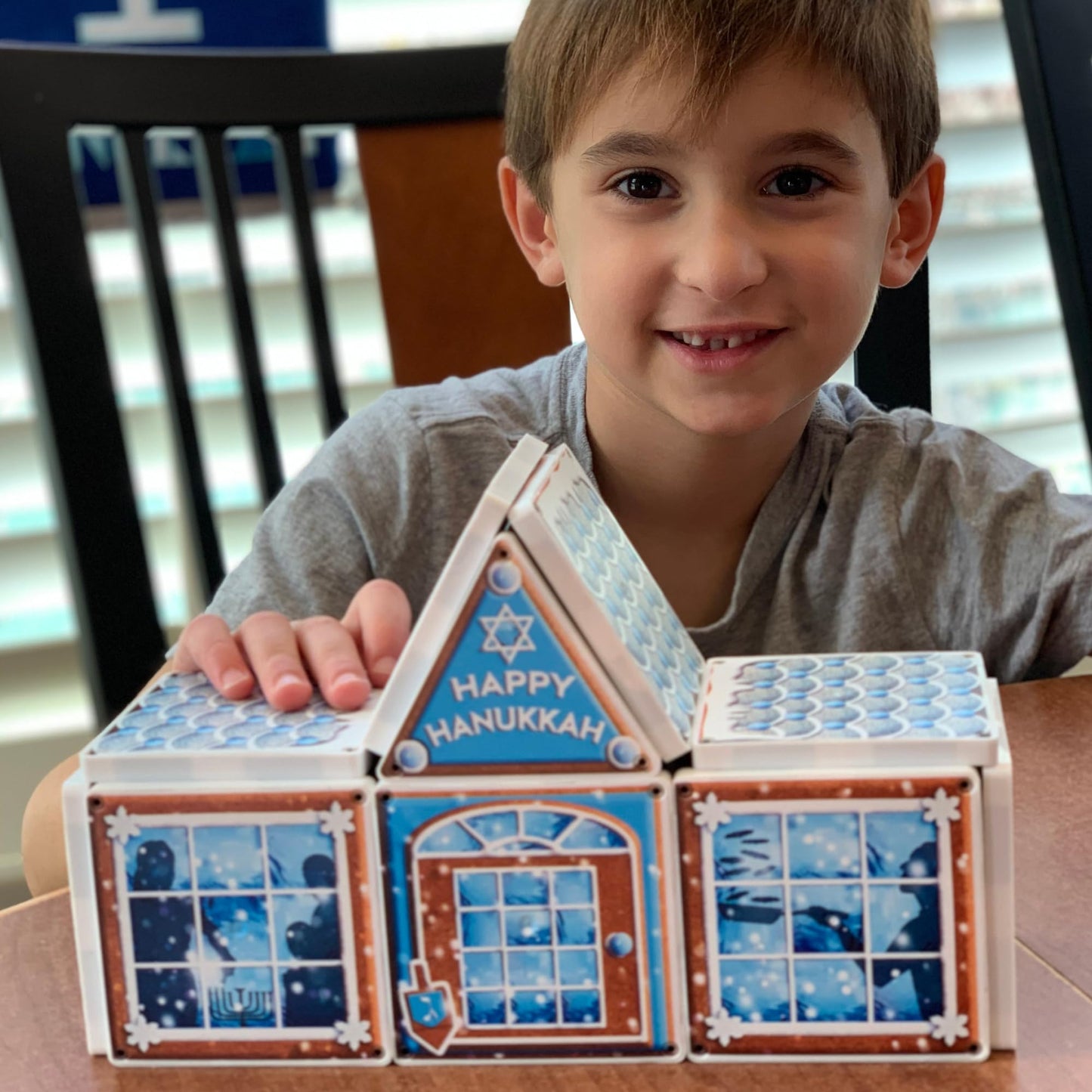 CreateOn Hanukkah Gingerbread House - 16-Piece Set Magnetic Building Tiles Kit, Hanukkah Holiday Craft Toy, 16-Piece Magnetic Construction & Coloring