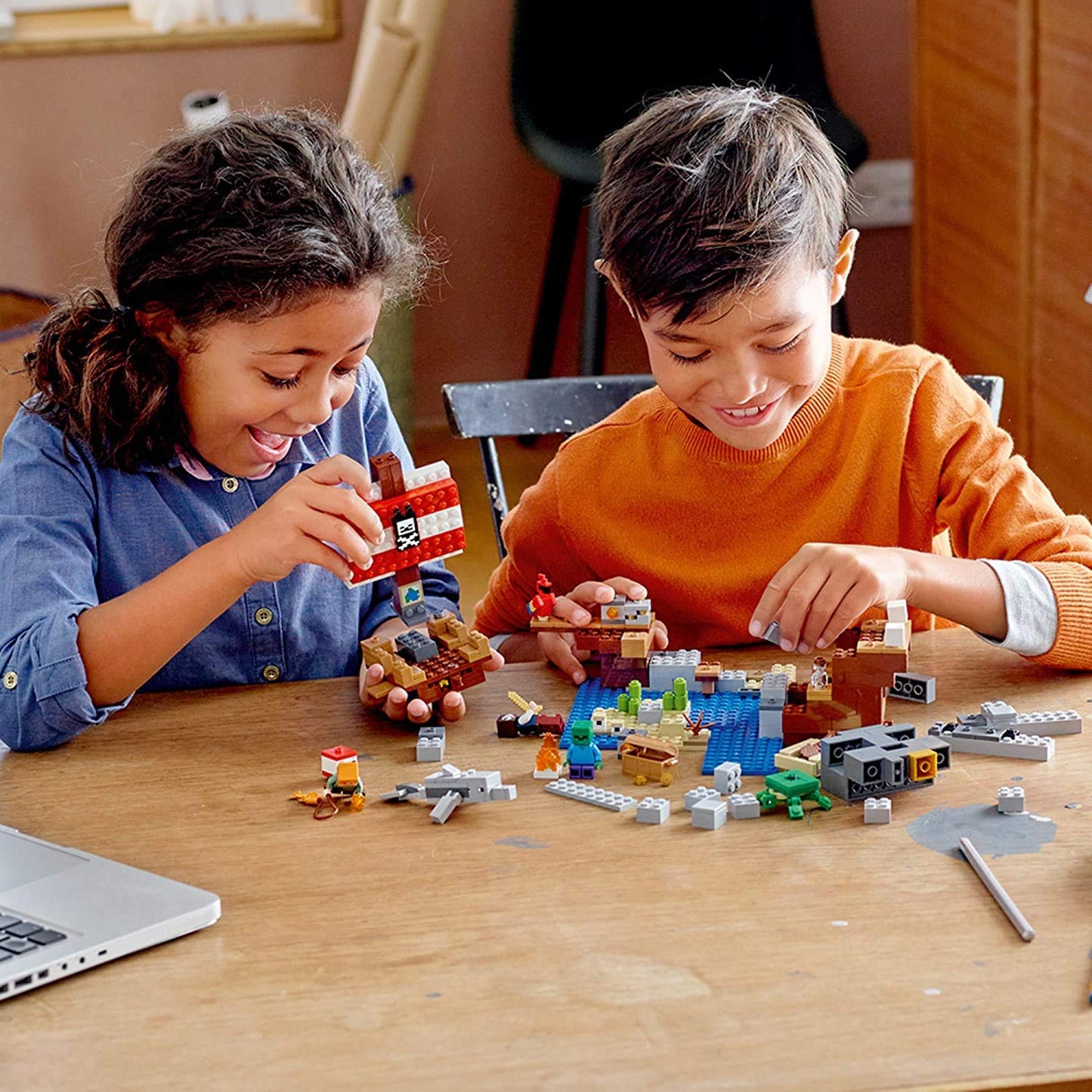 LEGO Minecraft The Pirate Ship Adventure 21152 Building Kit (386 Pieces)