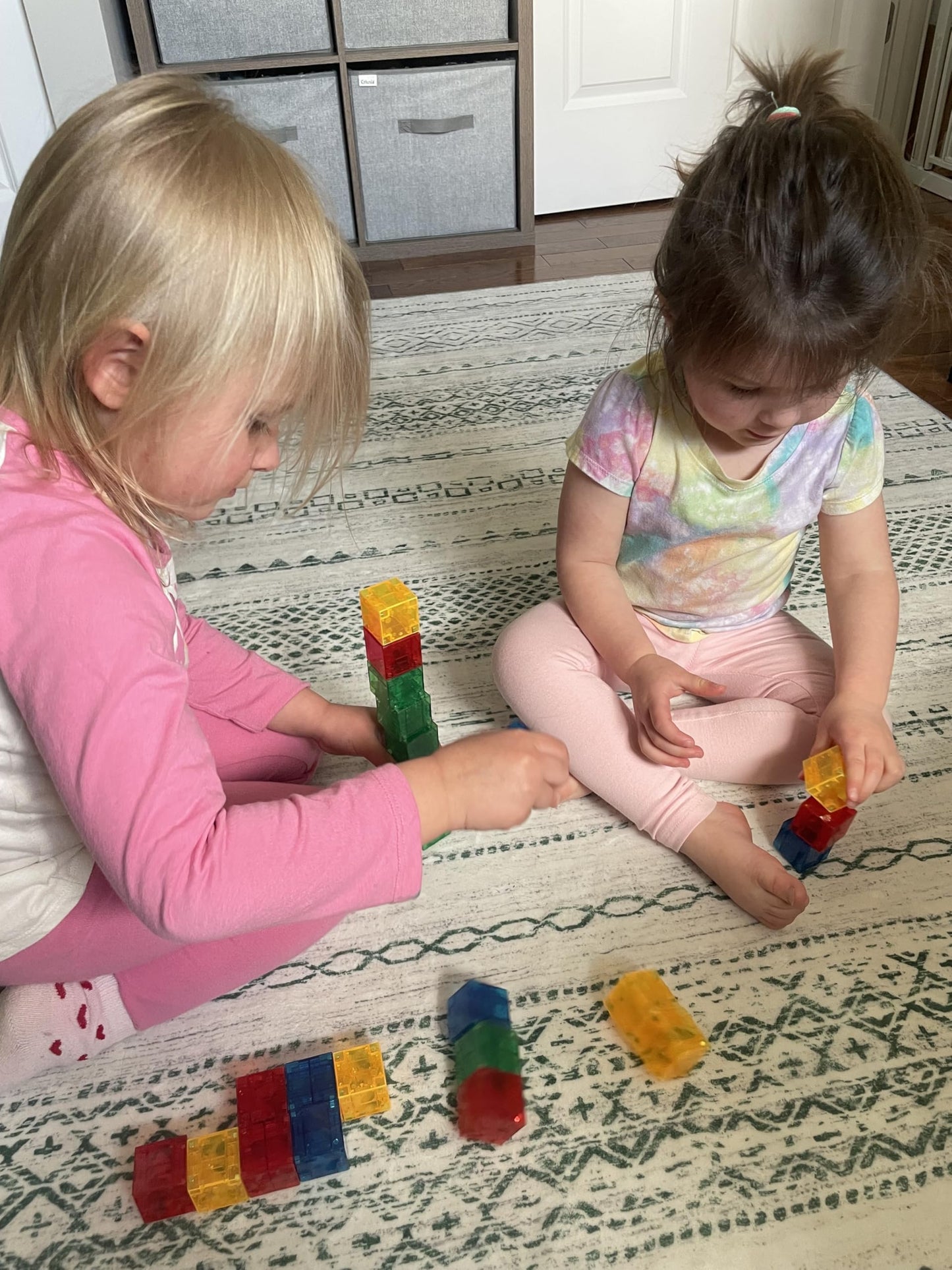 Crayola Bold Magnetic PIP Cubes, Mini Magnetic Blocks Playset, STEM & Montessori Building & Educational Toys for Kids, Travel Toys for Boys and Girls