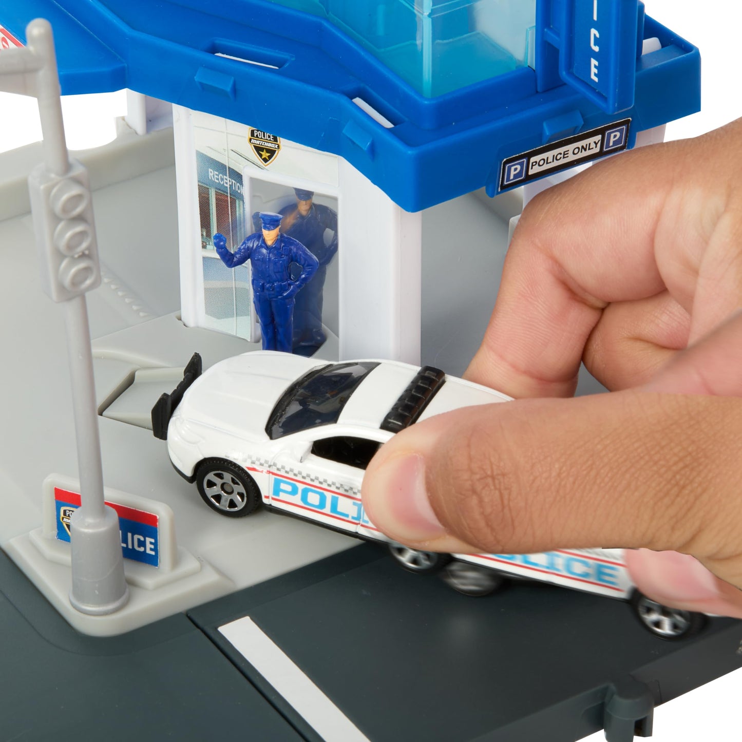 Matchbox Toy Car & Playset, Action Drivers Police Traffic Center with 1:64 Scale Ford Police Interceptor Toy Car, Kid- & Car-Activated Features