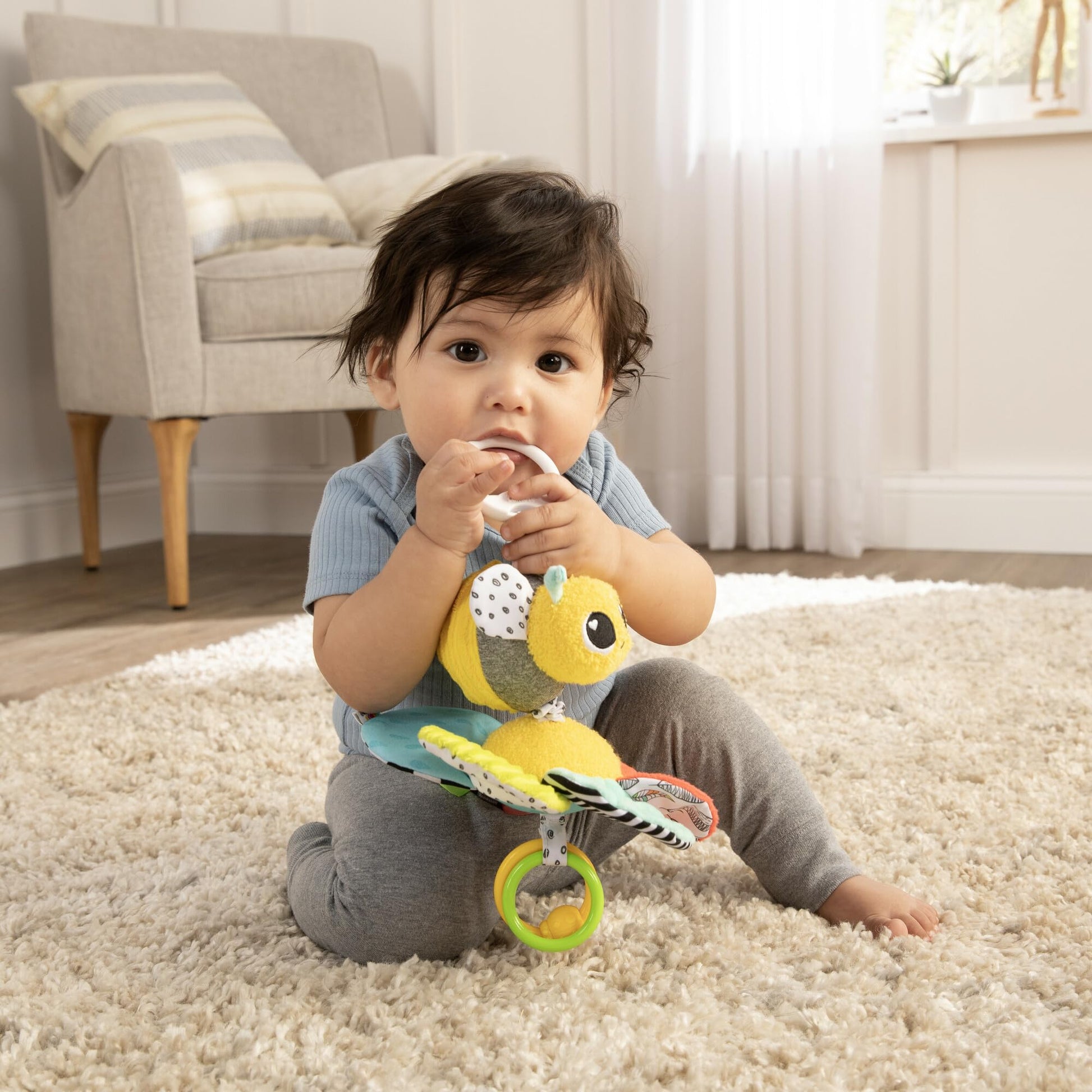 LAMAZE Clip On Car Seat and Stroller Toy - Buzzy The Bee - Crinkle Car Seat and Stroller Toys - Sensory Travel Toys for Babies - Infant Toys Ages 0
