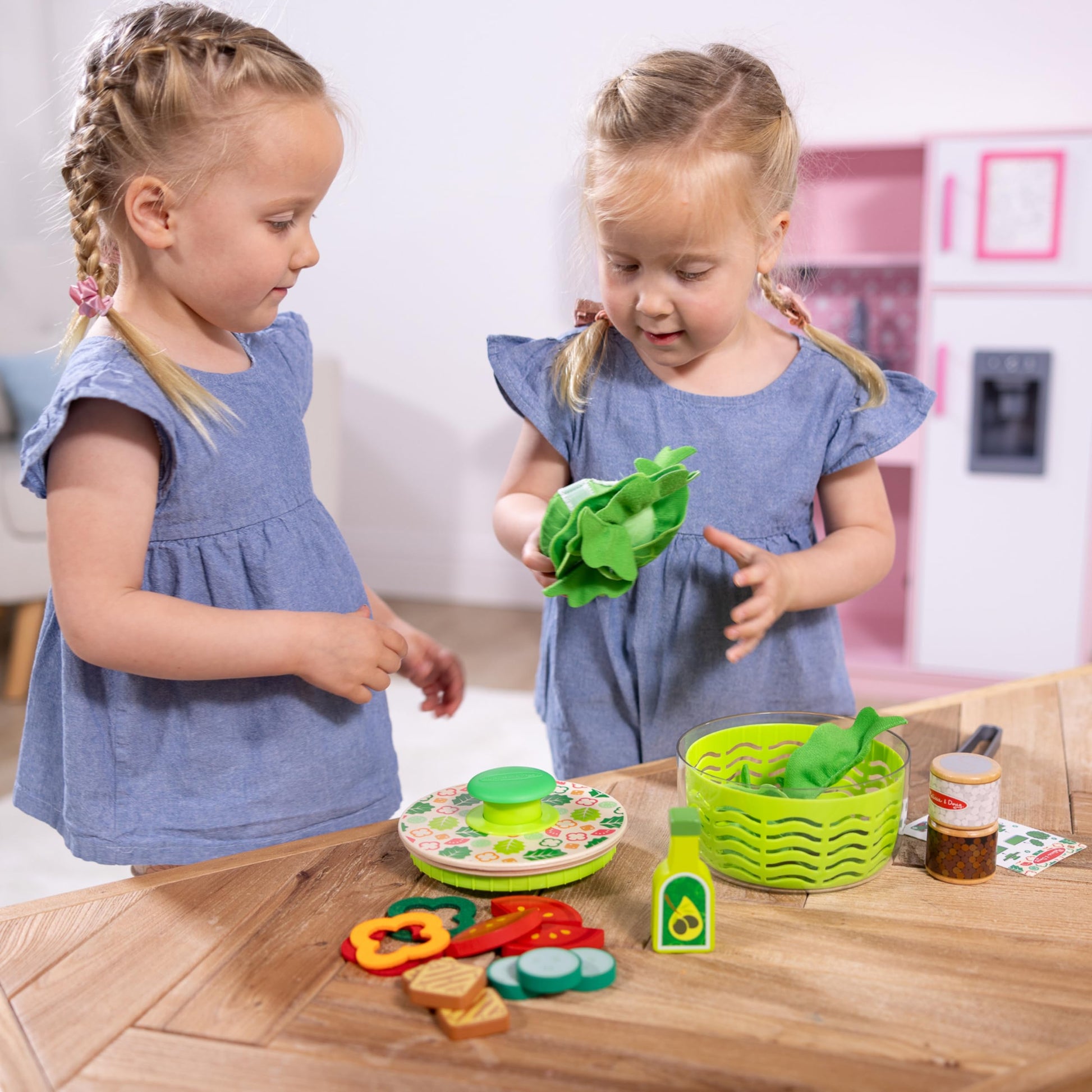 Melissa & Doug Salad Spinner 28-Piece Play Kitchen Toy