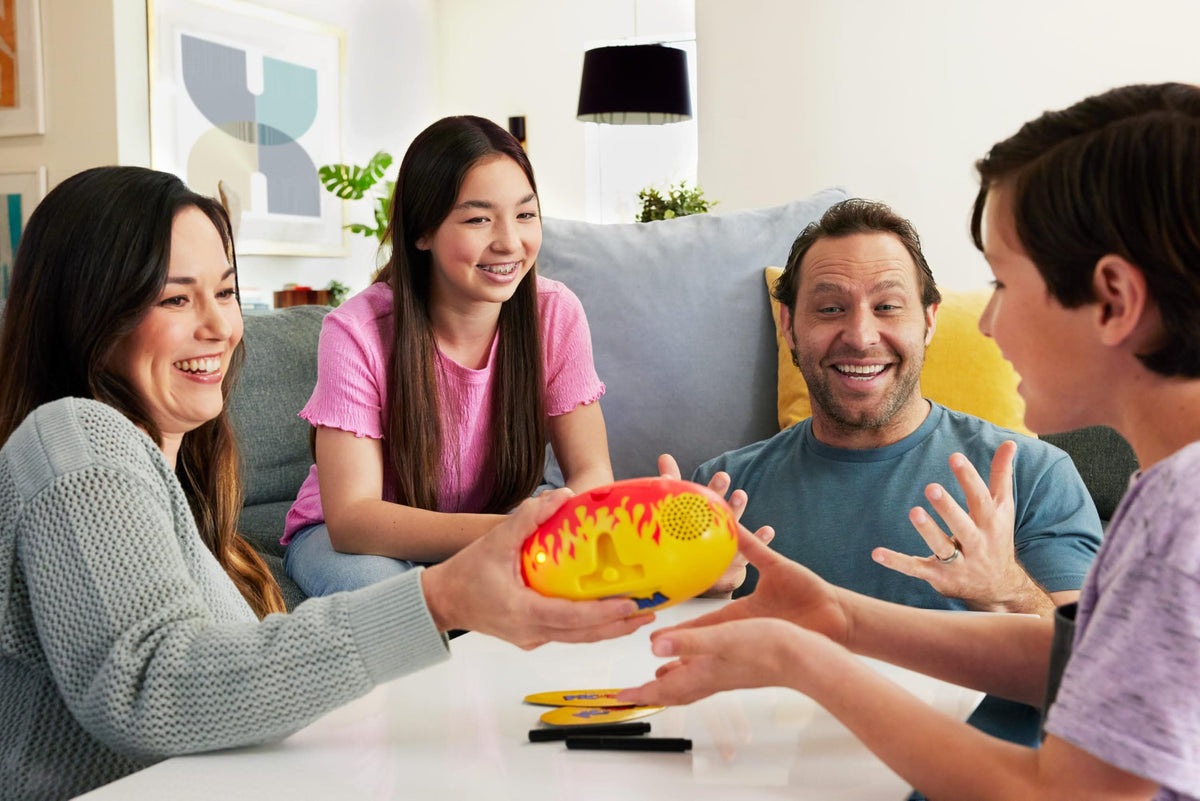 Mattel Games Pictionary Pic-Tato Game for Ages 8+, 3-8 Players