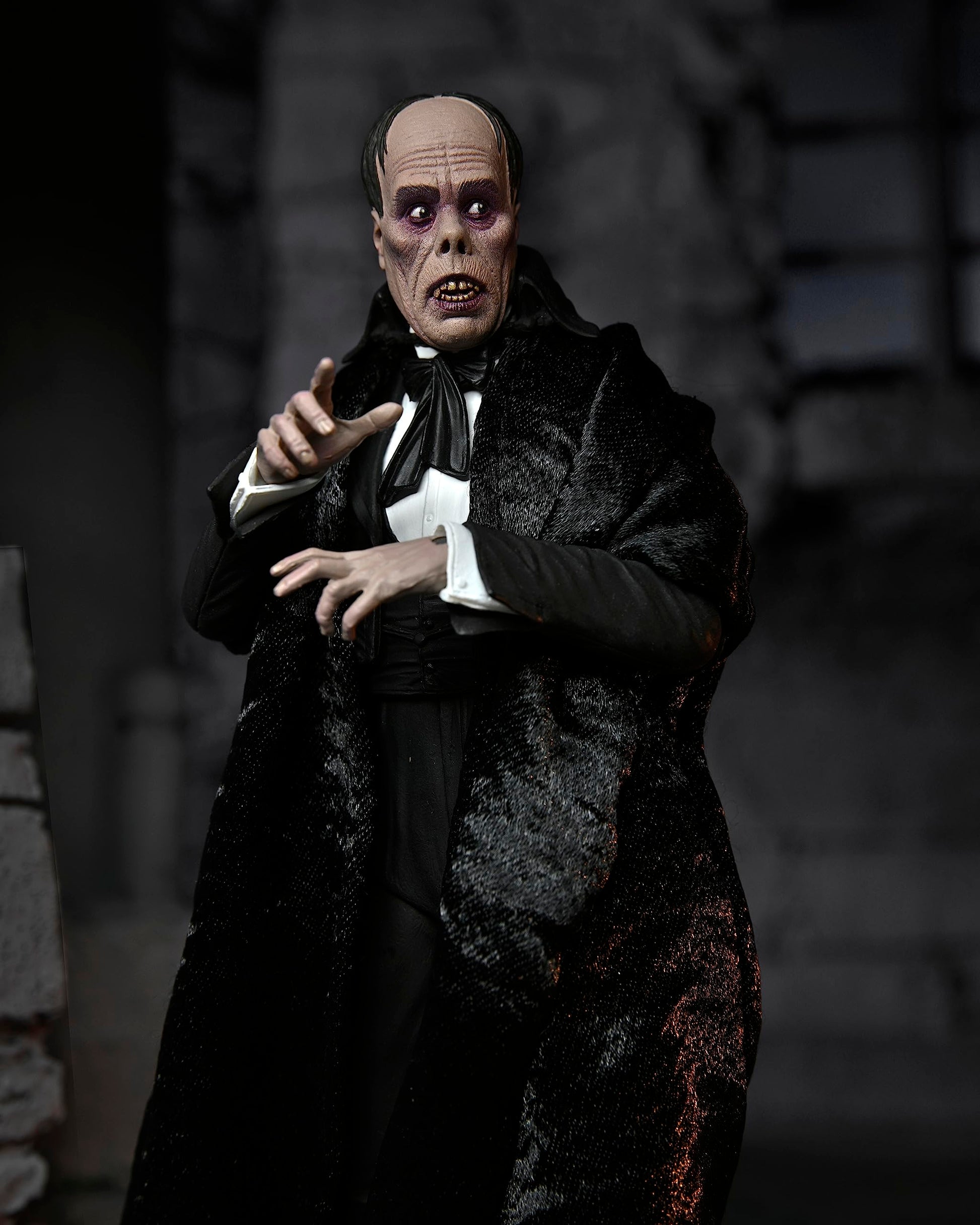 NECA - Phantom of the Opera (1925) - 7" Scale Action Figure - Ultimate The Phantom of the Opera (Color)