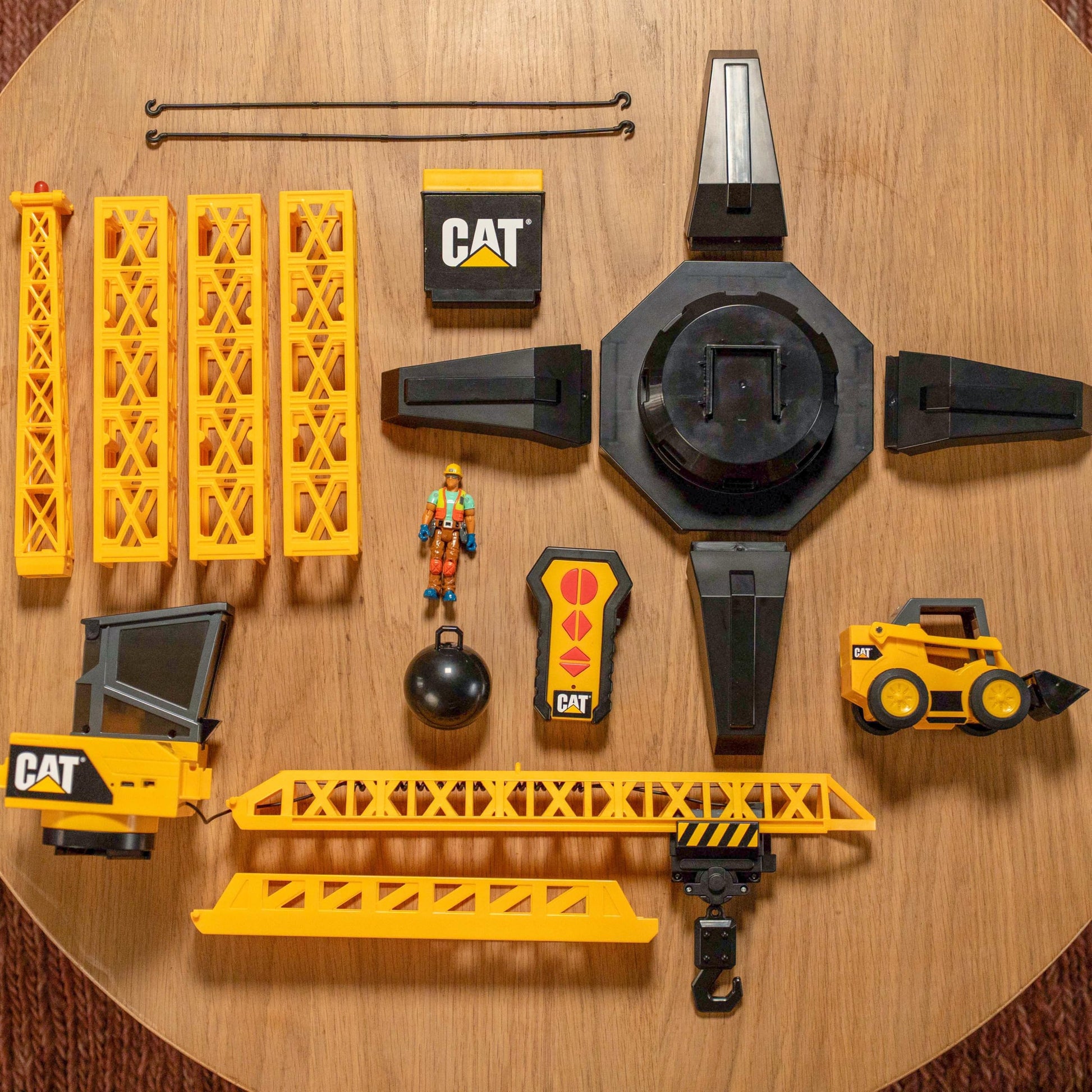 Cat Construction Workforce Jumbo Tower Crane Set, 50-Inch RC Crane Toy with 360-Degree Rotation, Hook and Wrecking Ball, Light, Skid Steer and 4"