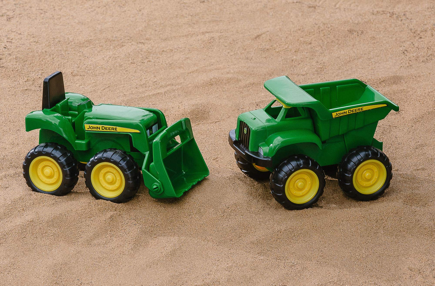 John Deere Kids 736 42952 EA John Deere Mini Sandbox Tractor and Dump Truck Set, Multicoloured