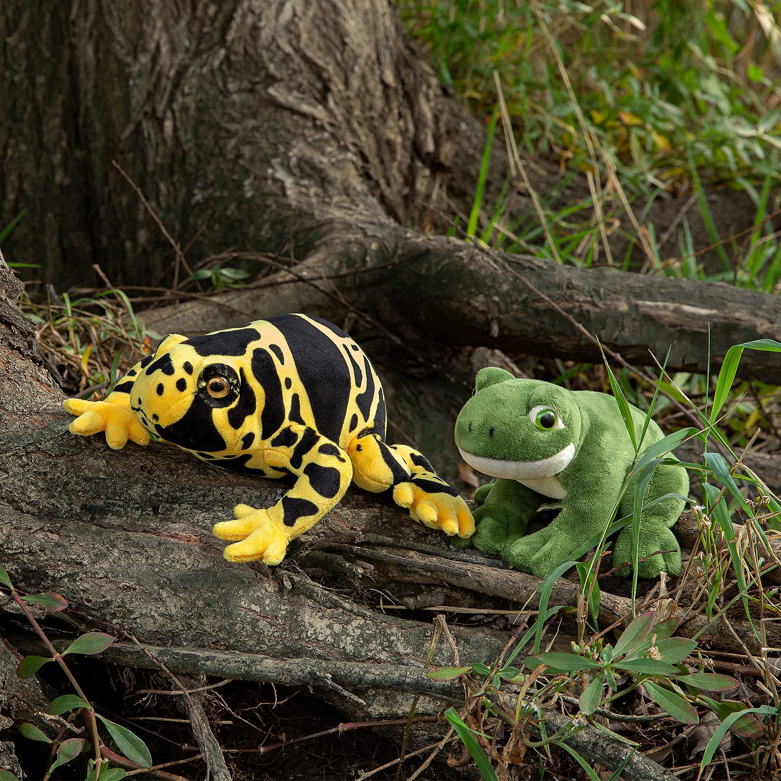 ZHONGXIN MADE Simulation Frog Plush Toy - 6.3" Lifelike Green Frog Stuffed Animals Reptilian Plushie Toys, Super Soft Plush Dolls for Kids Stuffed
