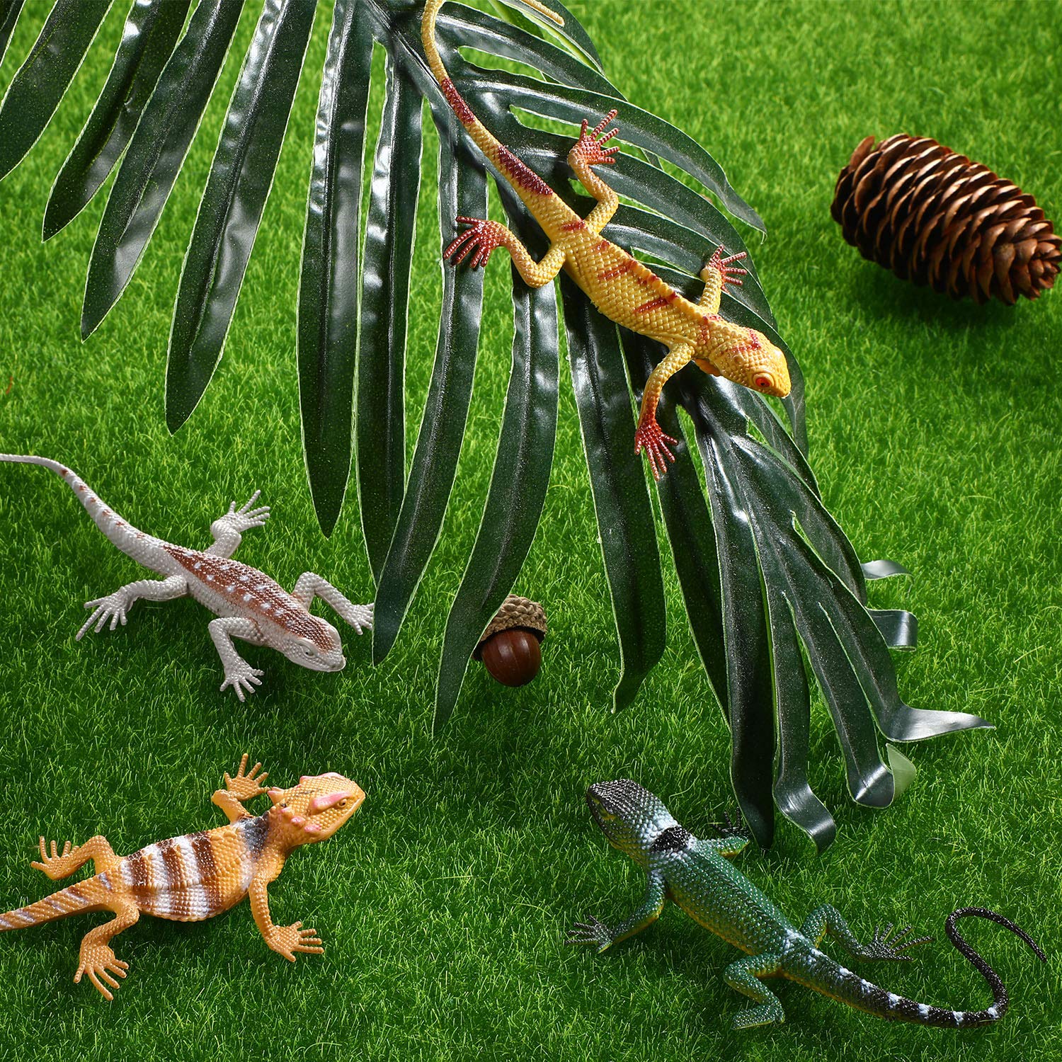 Gejoy 24 Piece Plastic Lizards for Kids Colorful Plastic Artificial Lizard Toys Action Figure Educational Toys for Kids Adults Gifts, 12 Designs