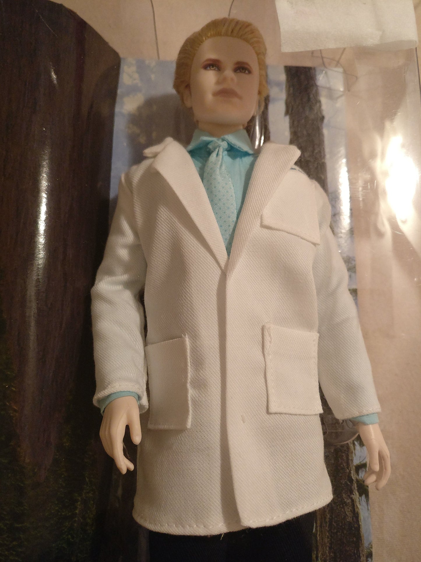 Barbie Collector The Twilight Saga Breaking Dawn Part II Carlisle Doll