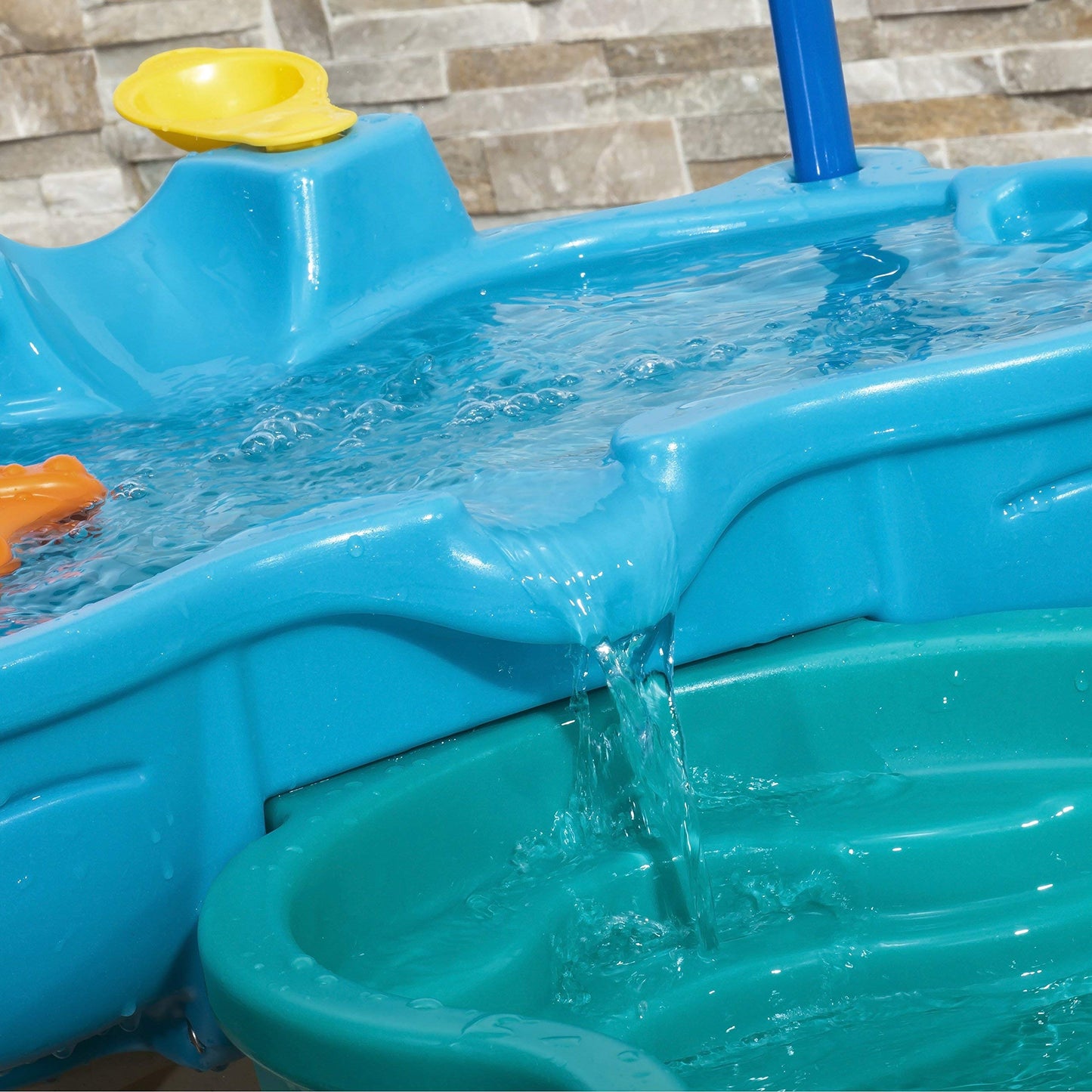 Step 2 Spill & Splash Seaway Water Table for Kids, Two-Tier Outdoor Kids Water Sensory Table with Umbrella, Ages 1.5+ Years Old, 11 Piece Water Toy