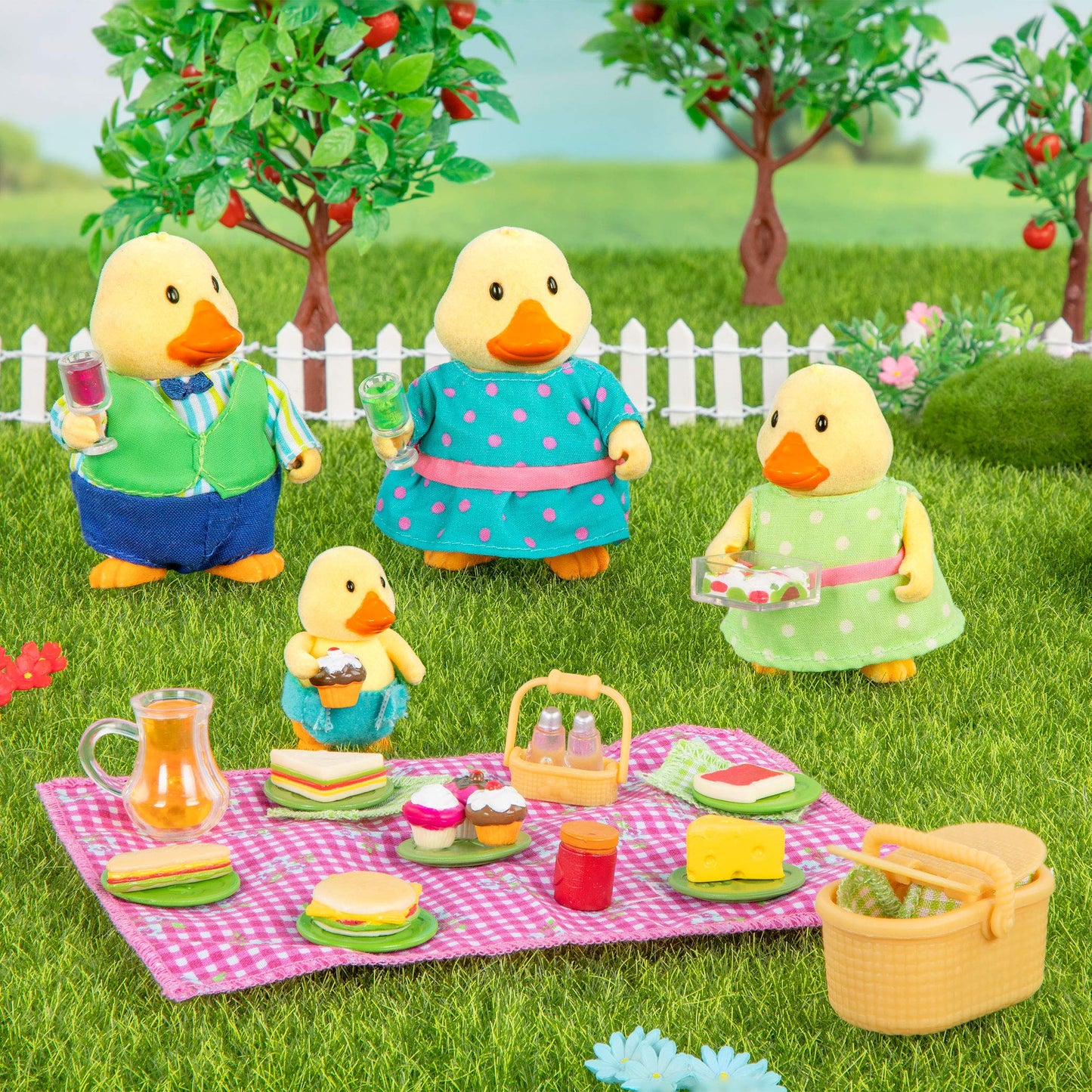 Li'l Woodzeez - 20 Pieces Picnic Playset with Baby Bear, Toy Picnic Basket & Blanket, Play Food & Accessories, Doll Playset for Imaginative Play, Gift