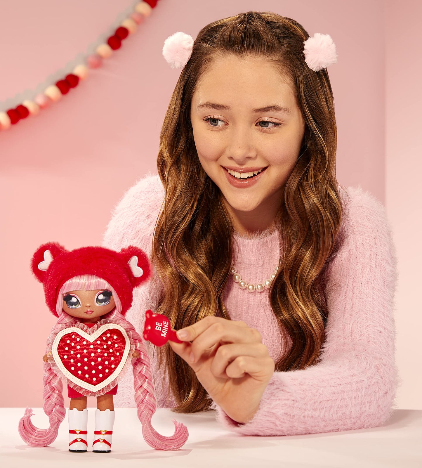 MGA Entertainment Na Na Na Surprise Valentina Moore - Red Teddy Bear-Inspired 7.5" Fashion Doll with Pink Hair, Heart-Shaped Dress and Brush