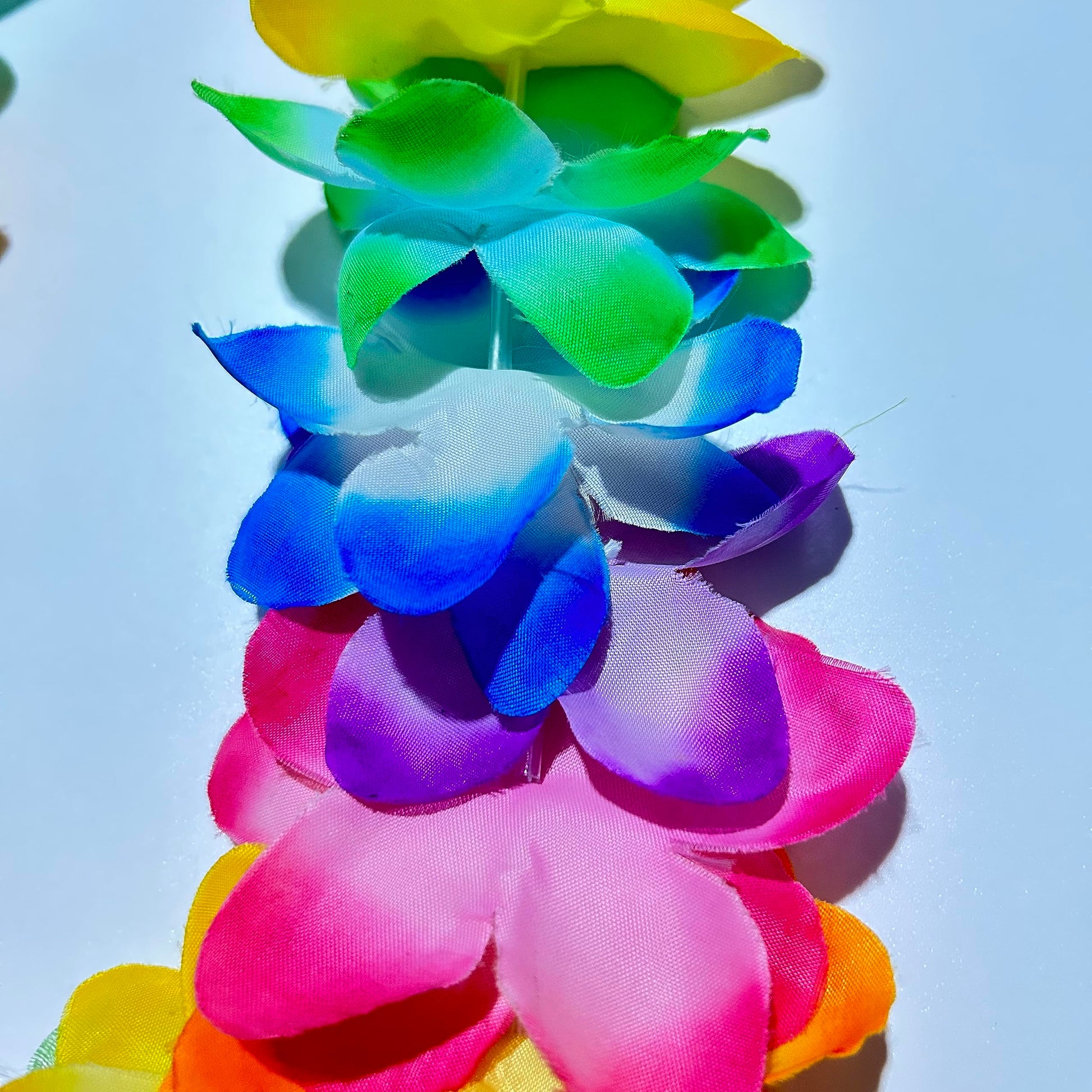 200pcs Hawaiian Leis for Beach Party Decors , Luau Birthday Party Decorations, Hawaiian Necklace Silk Flower leis for Luau Beach Birthday Party
