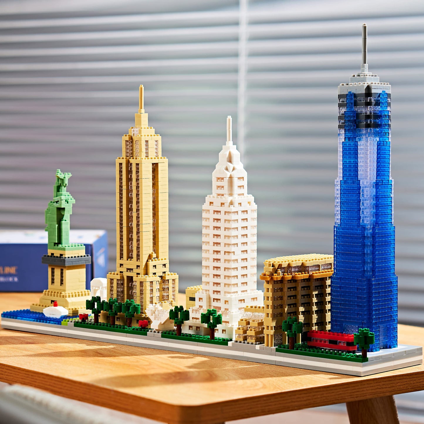 New York Skyline Micro Building Set for Adults, Architecture Model Kit Collectible Display with Statue of Liberty & Empire State Building, Gift