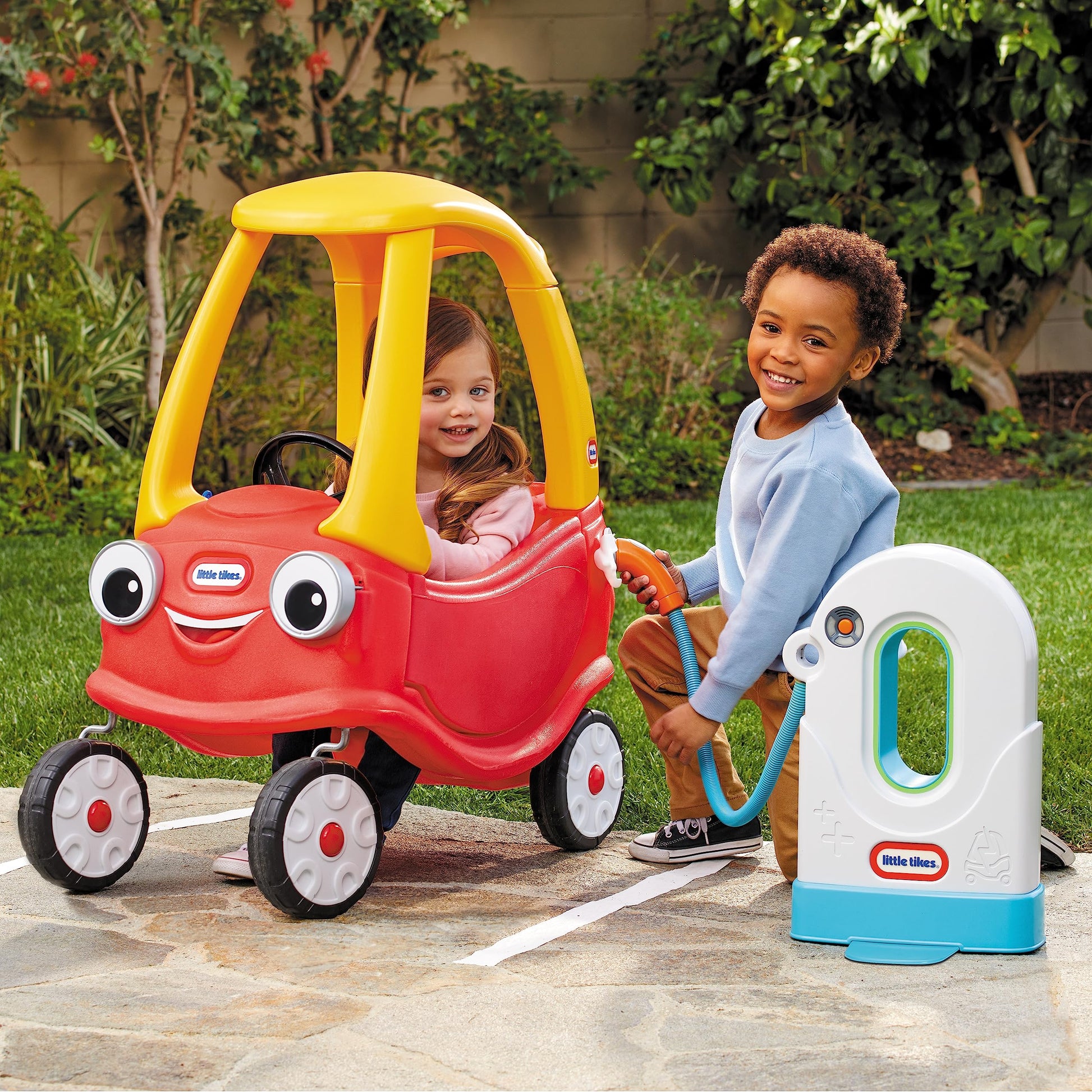 Little Tikes Cozy E-Charging Station with Interactive Lights, Sounds for Pretend Play for Kids, Children, Toddlers, Girls, Boys Ages 18 Months-5 Years