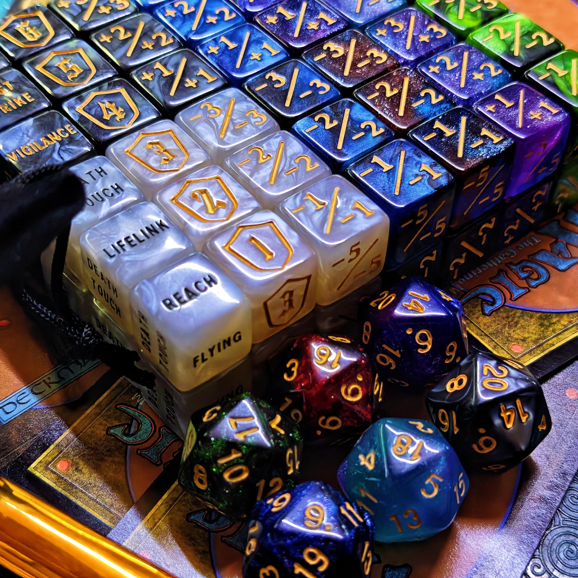 90 PCS MTG Counter Dice Set - AbilityKeyword Counters, -1/+1 Life Counter, Shield Life Counter Dice, Creature Stat Buffs, Marble Colour D6 Cube Dice
