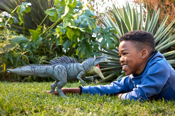 Mattel Jurassic World Colossal Chomp Giganotosaurus Dinosaur Figure