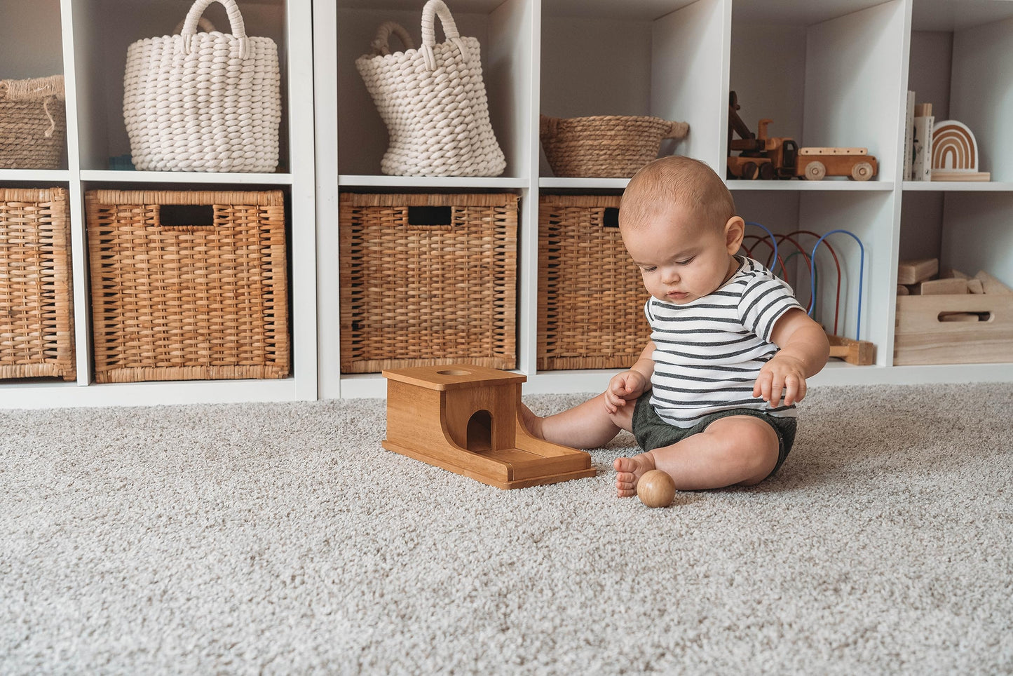 Montessori Object Permanence Box - Wooden Ball Drop Toy for Babies - Develops Spatial Awareness & Cognitive Skills - Engaging and Educational Roll
