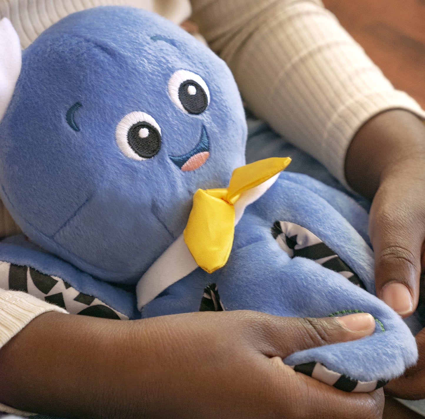 Baby Einstein Octoplush Musical Huggable Stuffed Animal Plush Toy, Learn Colors in 3 Languages, Blue, 11" Age 3 Month and up,