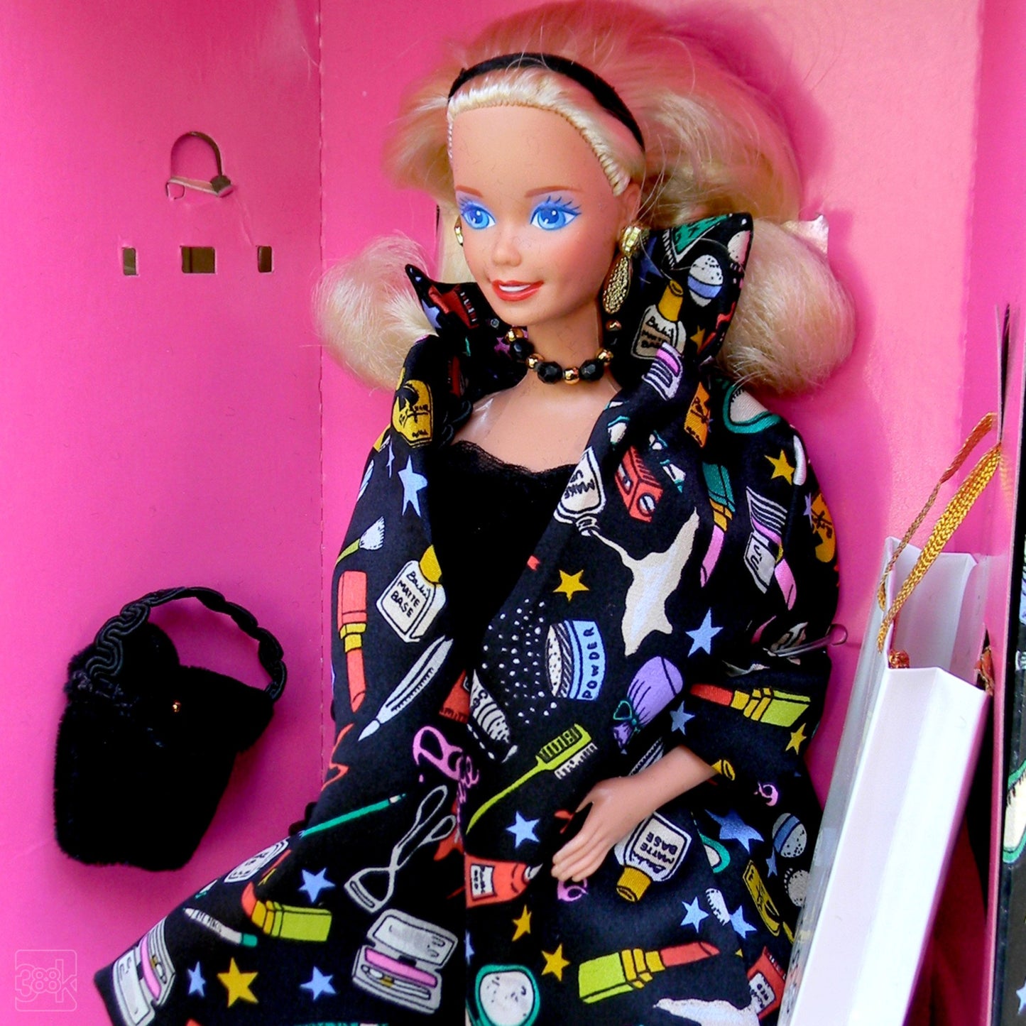Bloomingdale's Limited Edition - Savvy Shopper Barbie - Designed by Nicole Miller
