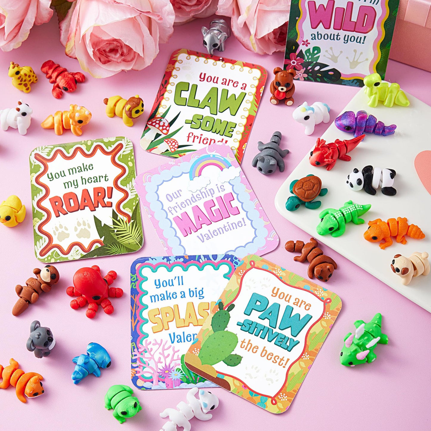 JOYIN 28 Pcs 3D Printed Mini Animals with Valentine Greeting Cards, Animals Articulated Flexible Stress Toy for Kids, Classroom Gift Exchange Prizes