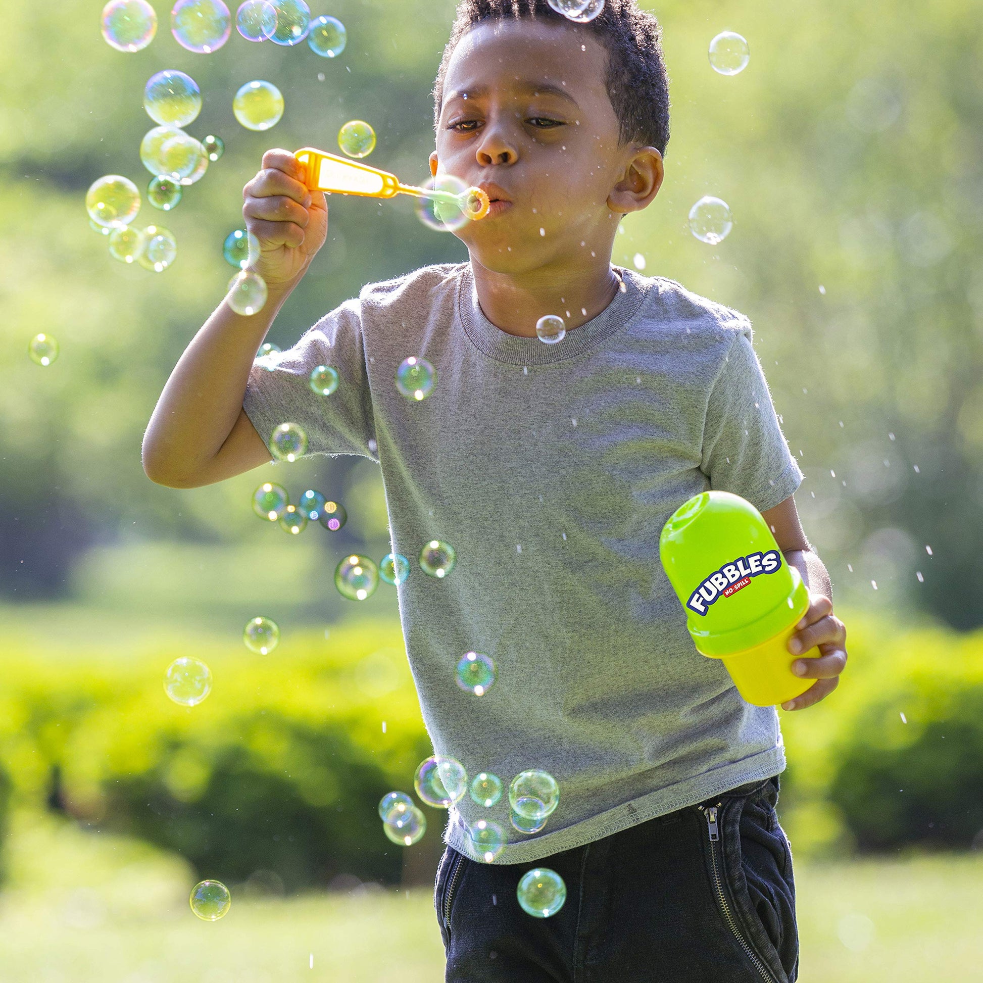Little Kids Fubbles No-Spill Tumbler Includes 4oz Bubble Solution and bubble wand (tumbler colors may vary) Multicolor