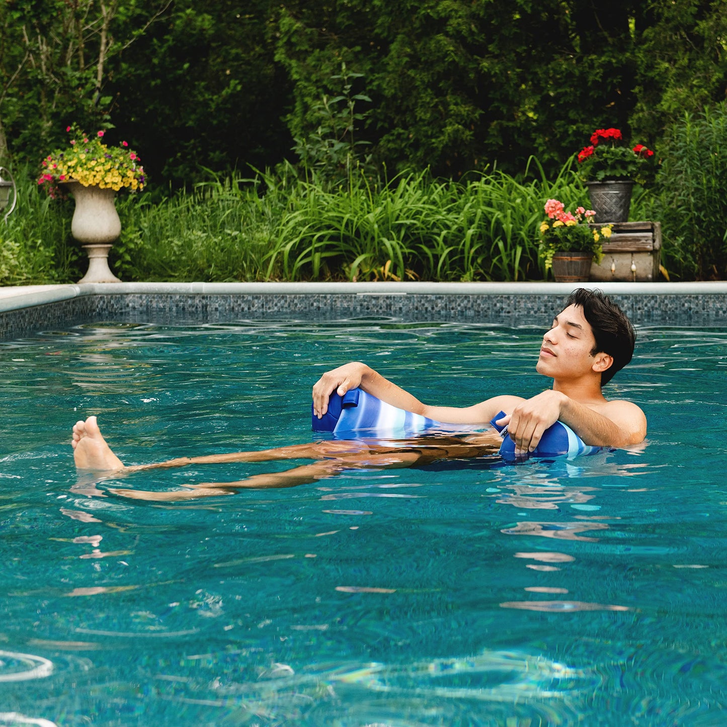 Big Joe Noodle Sling 2 Pack No Inflation Needed Pool Seat with Armrests, Blurred Blue Stripe Double Sided Mesh, 3ft
