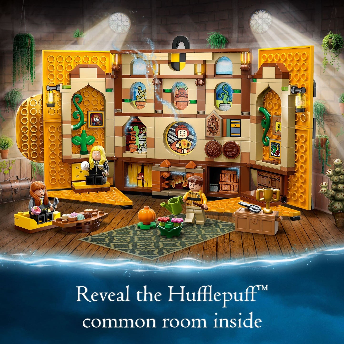 LEGO Harry Potter Hufflepuff House Banner 76412 Hogwarts Castle Common Room, Wall Decoration, Building Set with 3 Minifigures and Mandrake